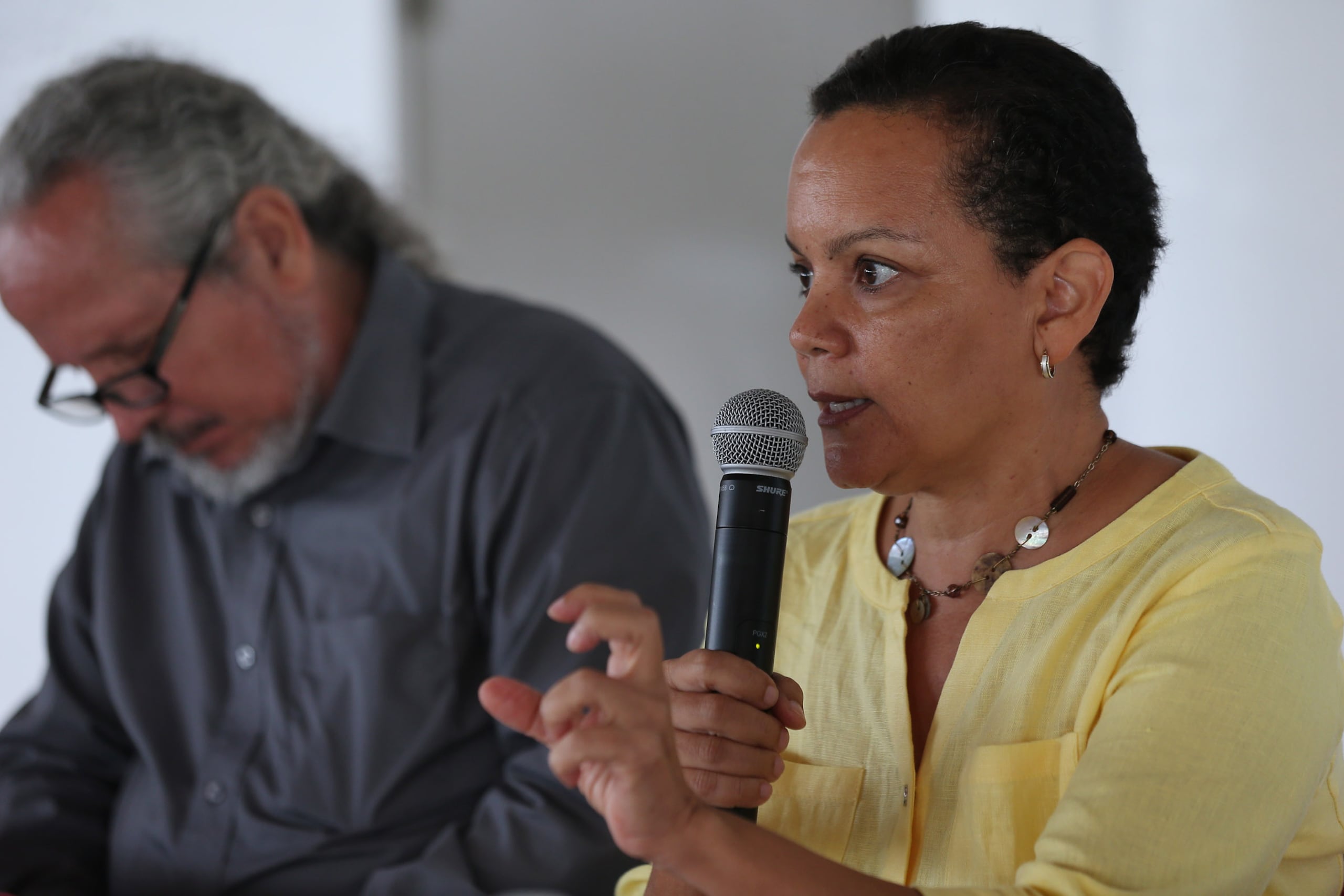 Ruth "Tata" Santiago nació en Nueva York y vivió en Pensilvania, pero se mudó con sus padres a Puerto Rico cuando tenía 12 años.