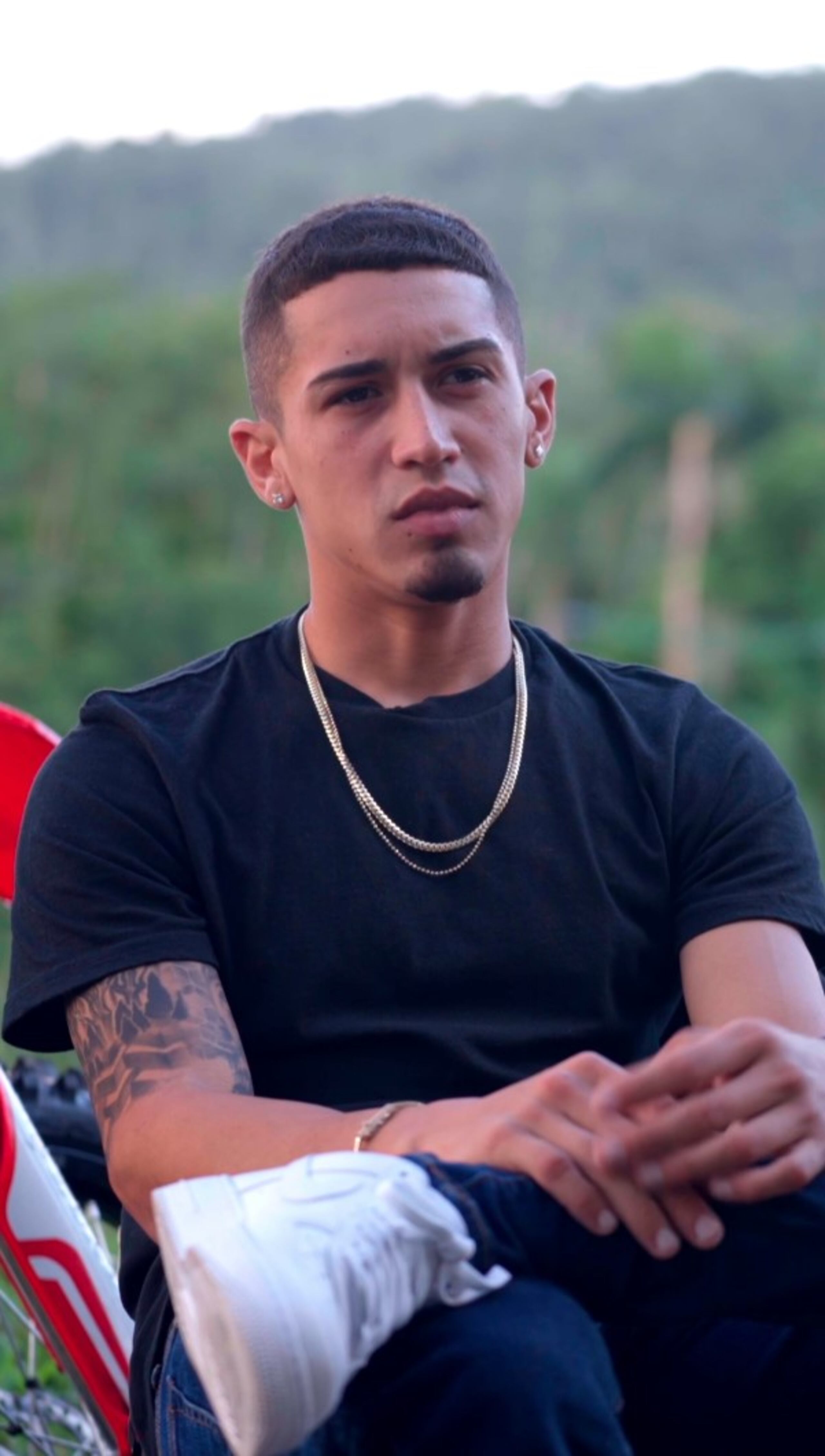 Al perder a su mejor amigo en un accidente en motora, Ángel Yamil se unió a la campaña "Frontea con tu casco", para evitar más desgracias.
