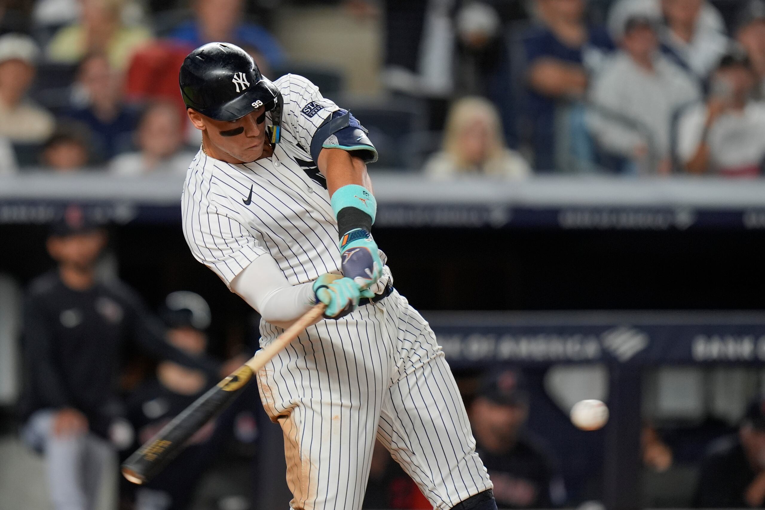 Aaron Judge conecta un jonrón solitario en el séptimo inning.