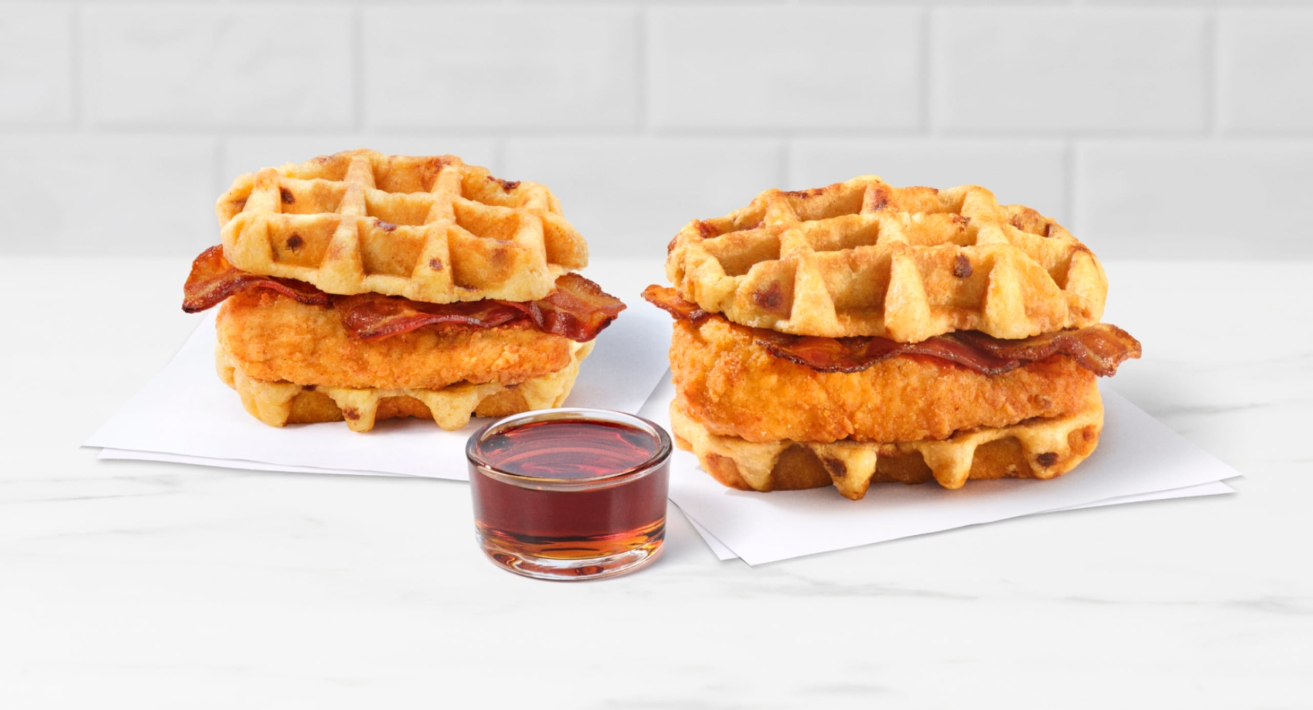 A partir del próximo 24 de agosto, tendrán como nueva alternativa los Chicken & Waffles Sandwiches.