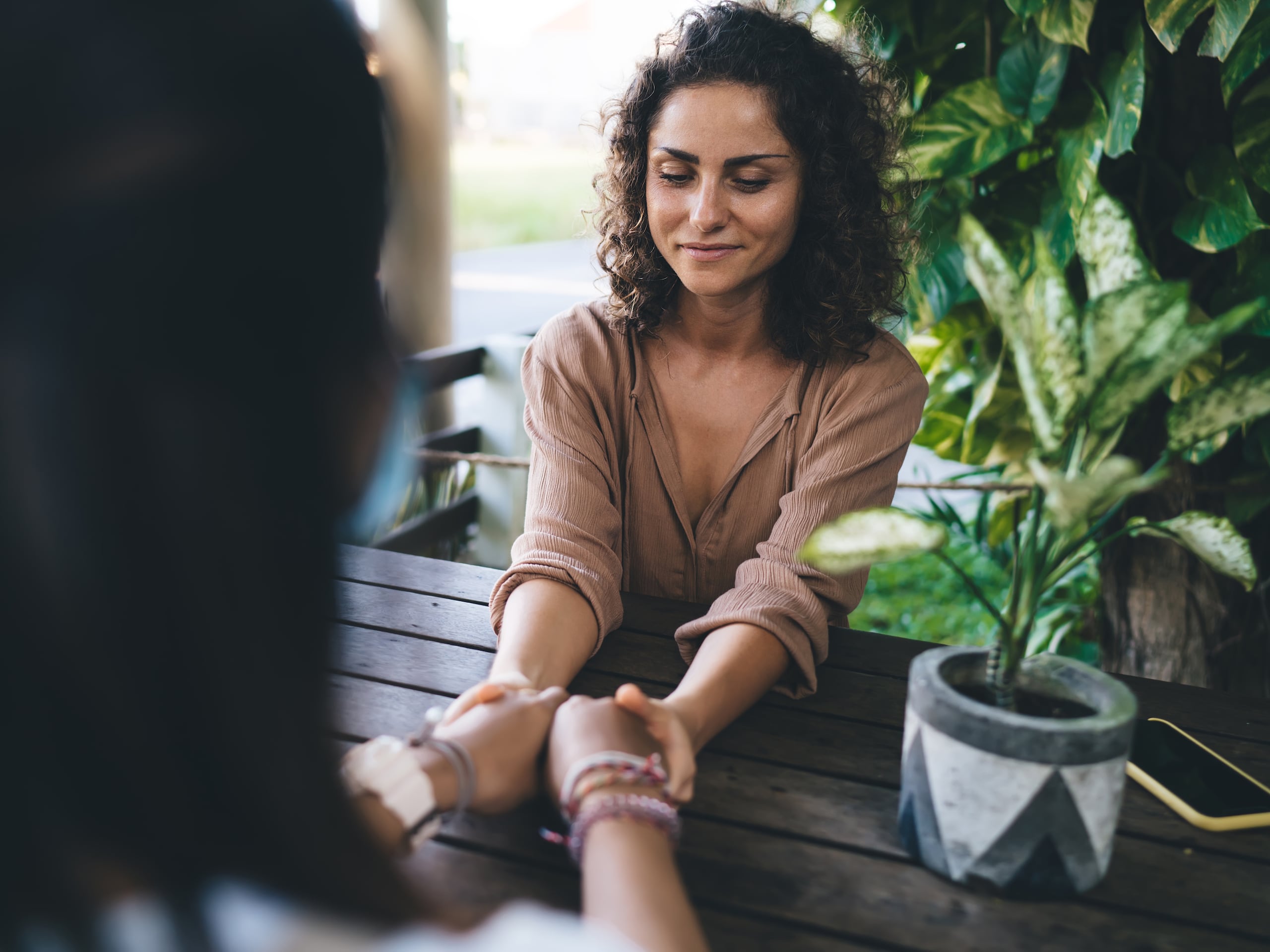 Es importante que los familiares sepan que, en la menopausia, la mujer reporta estados de ánimo como ansiedad, mal humor, irritabilidad y problemas con su sexualidad que generan problemas emocionales y sociales.