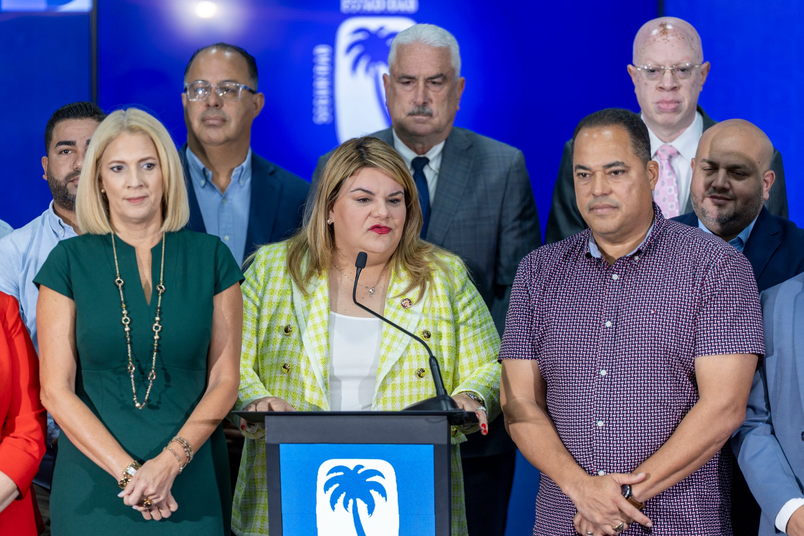 Thomas Rivera Schatz, colocado detrás de la gobernadora electa Jenniffer González, será el próximo presidente del Senado.