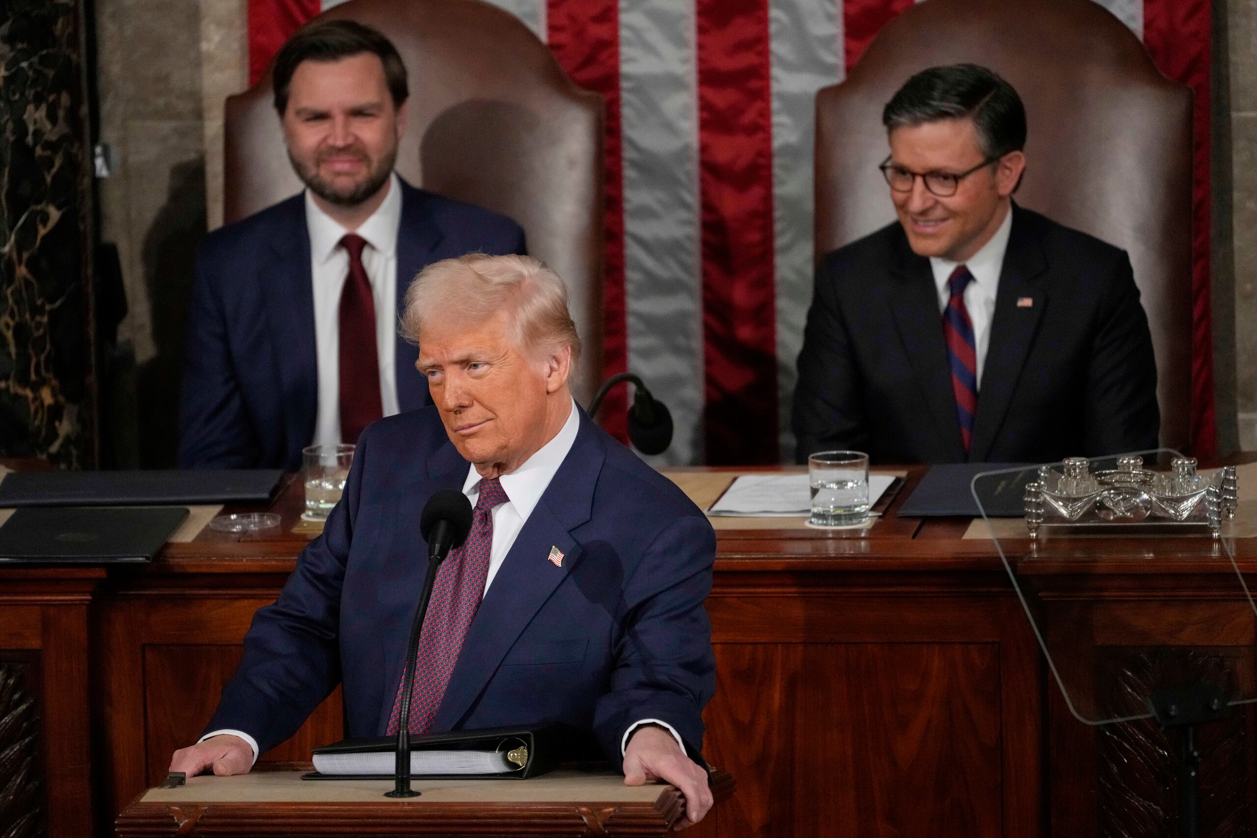El presidente Donald Trump pronuncia un discurso durante una sesión conjunta del Congreso, en el Capitolio, Washington, el martes 4 de marzo de 2025. (AP Foto/Julia Demaree Nikhinson)