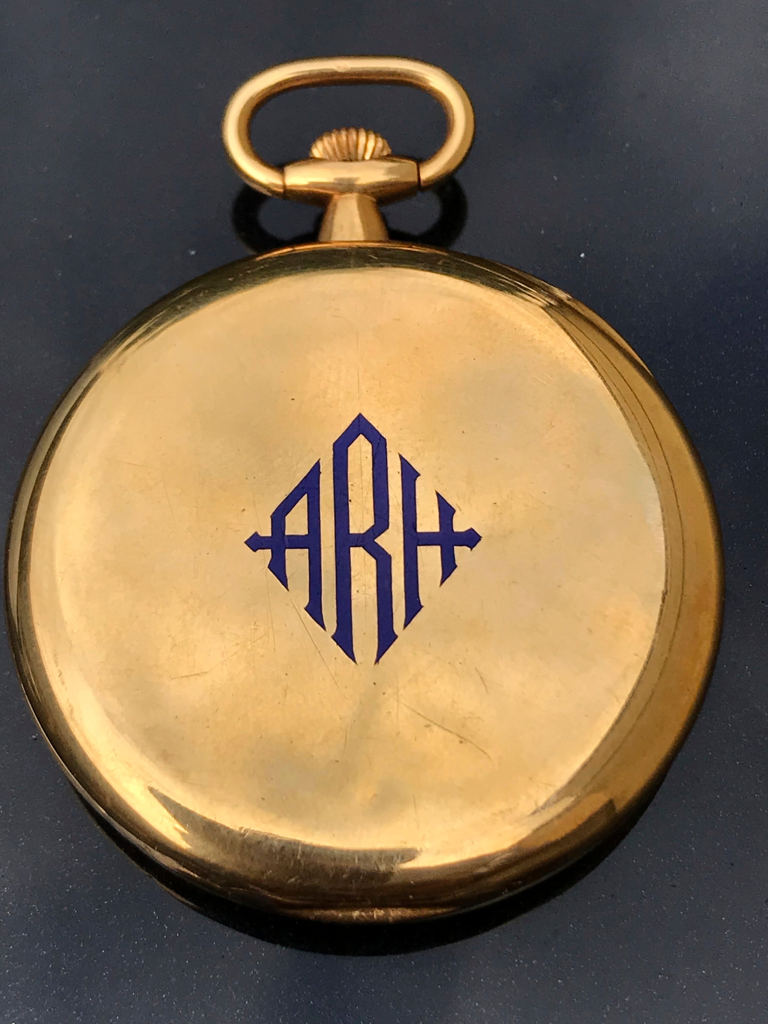 El reloj fue entregado a Rostron por la viuda de John Jacob Astor, el hombre más rico que murió en el desastre, y las viudas de otros dos empresarios adinerados que se hundieron con el barco.