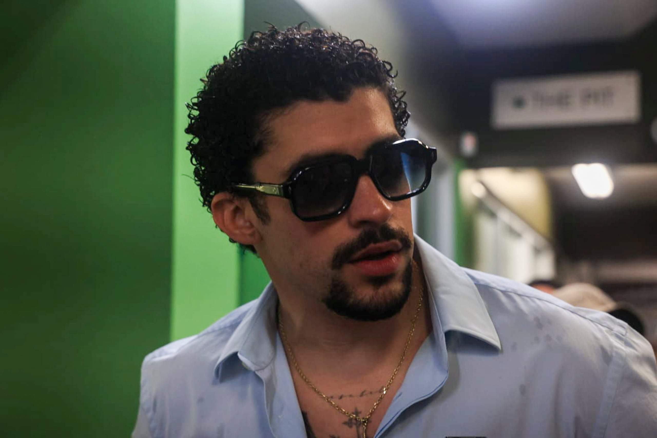 El cantante lanza esa noticia a un día de prometerle a sus fans que viene con más música para el 2025.