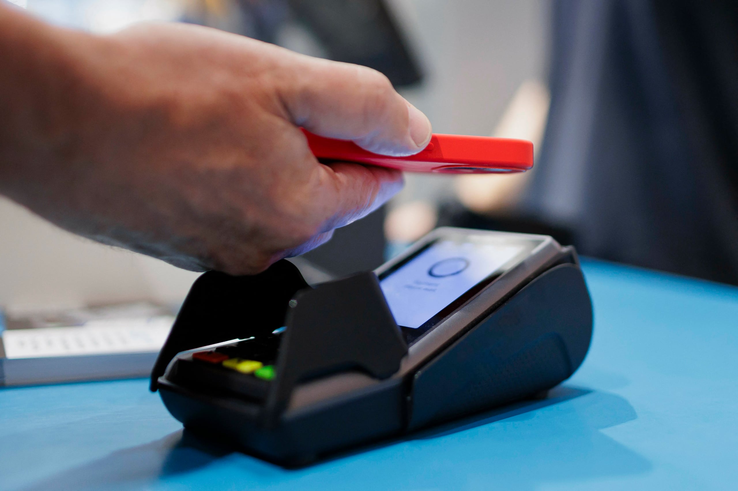 Según expertos en ciberseguridad, los delincuentes suelen hacerse pasar por vendedores ambulantes, comerciantes o personas que recaudan fondos para organizaciones benéficas.