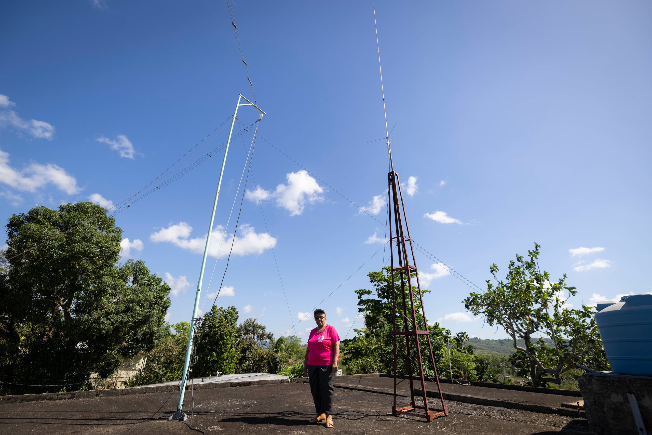 La inversión en radios, antenas y computadoras asciende a cerca de $5,000.