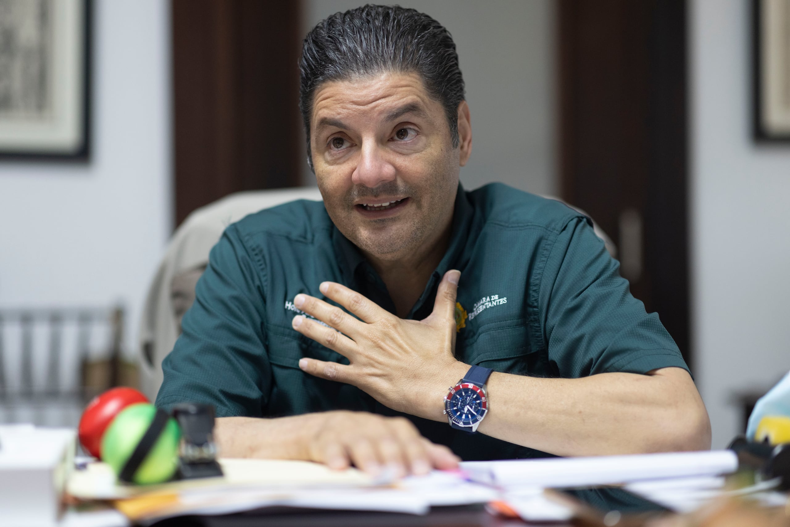 El legislador solicitó además a las agencias federales pertinentes que evalúen esta situación y tomen medidas para garantizar que se haga justicia a los ciudadanos que están huyendo de esta crisis.