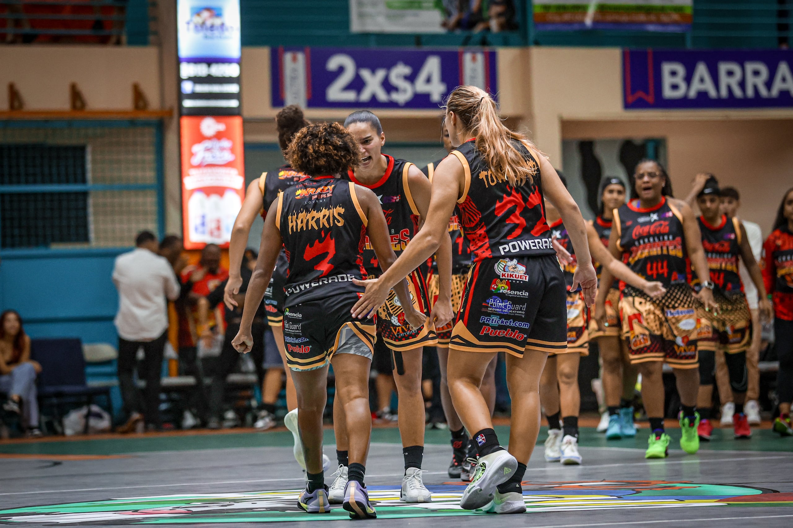 Las Gigantes de Carolina celebran el pase a la final del BSNF en el Coliseo Francisco  “Pancho” Deida, de Hatillo.