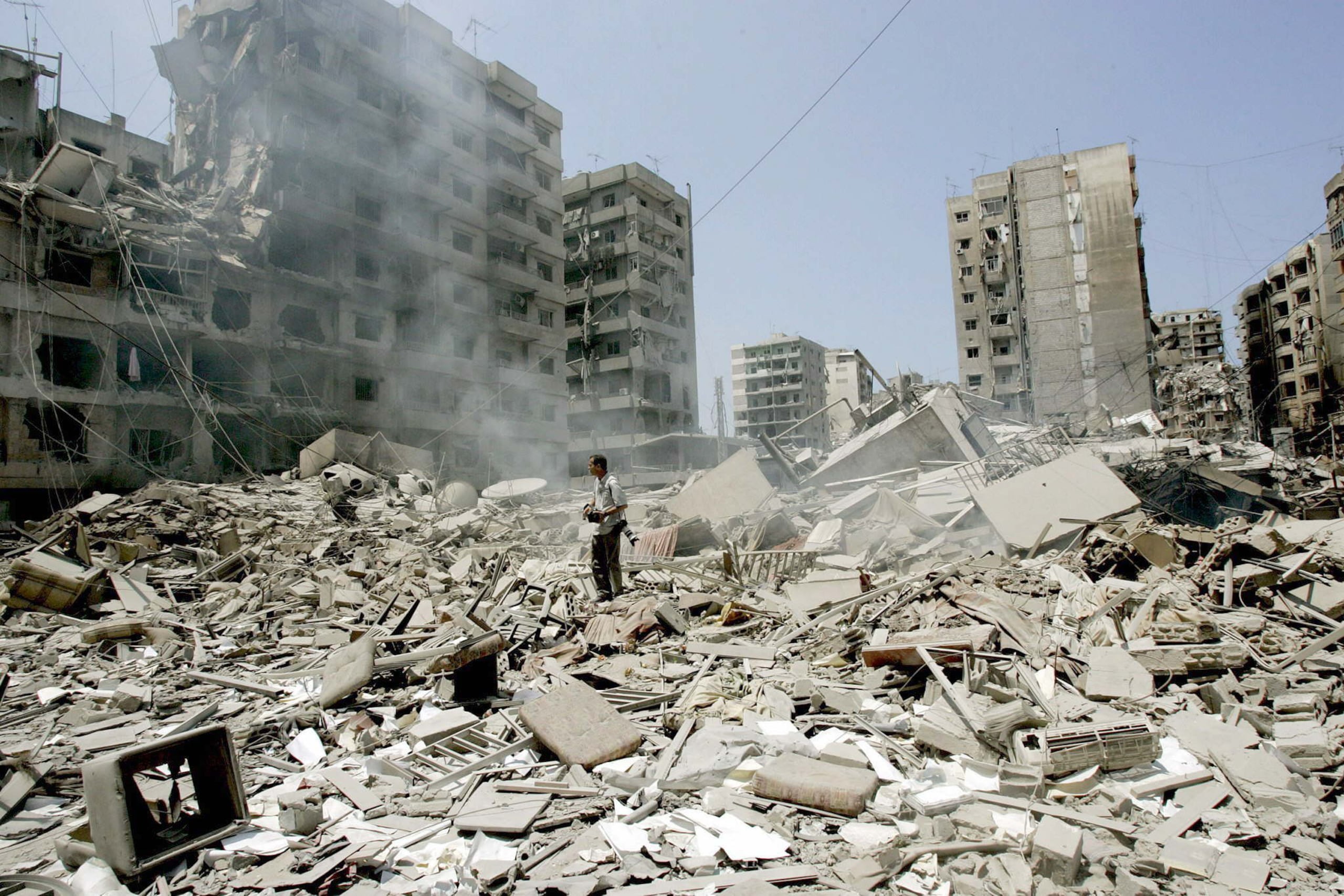 Los aviones de guerra israelíes habían bombardeado anteriormente los suburbios del sur de Beirut después de que el ejército advirtiera a la gente que evacuara de varios edificios.