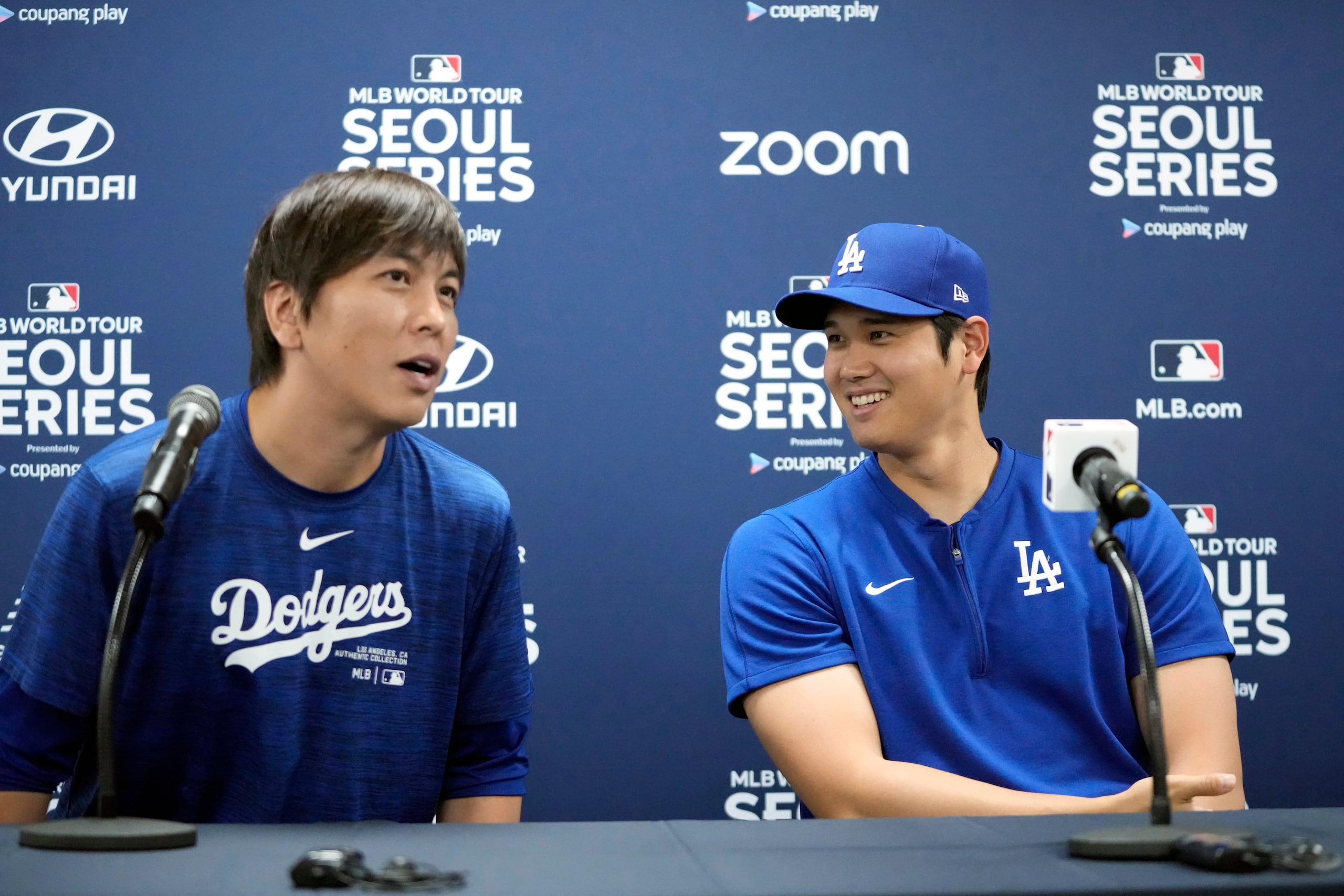 Ippei Mizuhara, a la izquierda, junto a Shohei Ohtani.