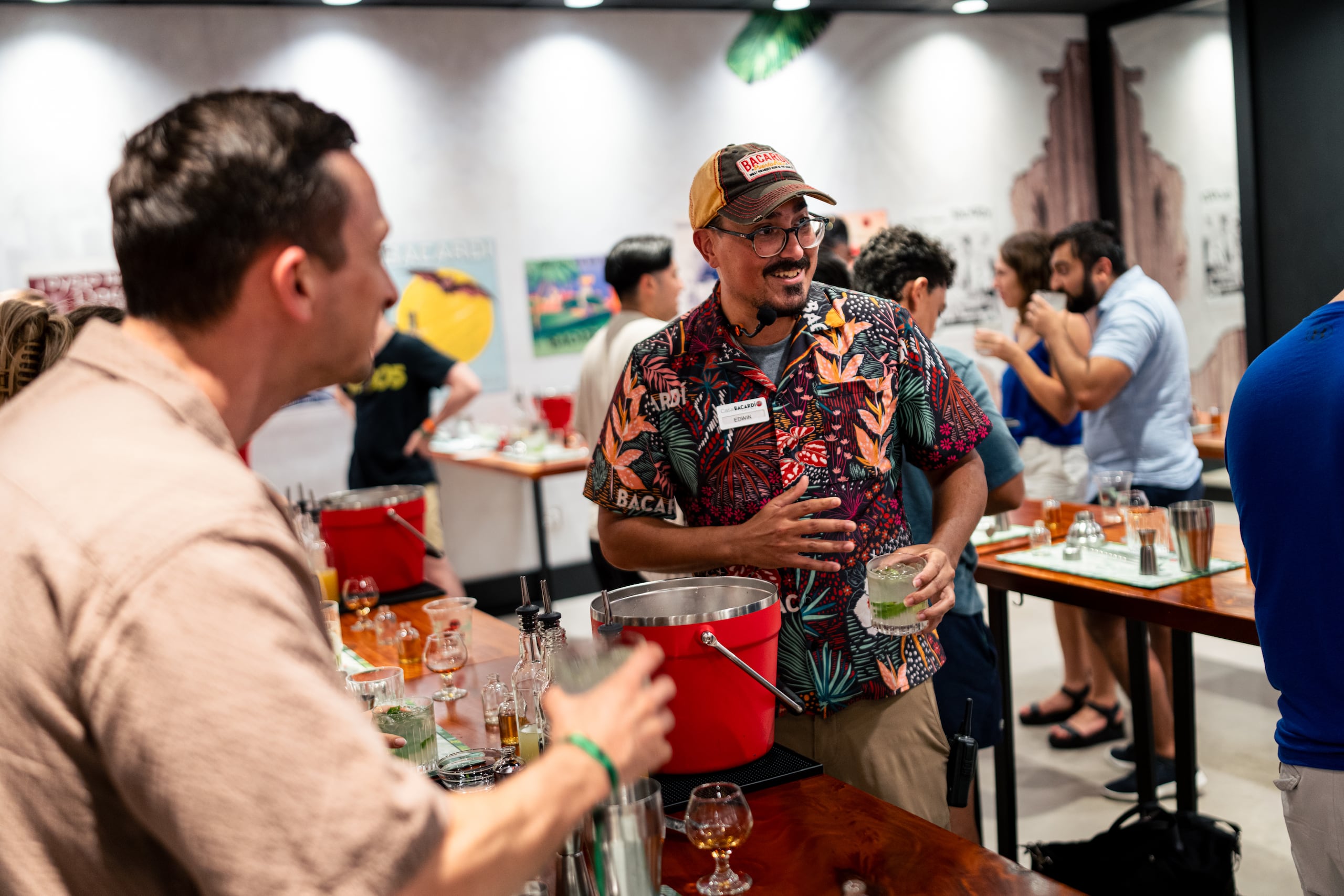 Una de las experiencias que ofrece Casa Bacardí es una clase de mixología.