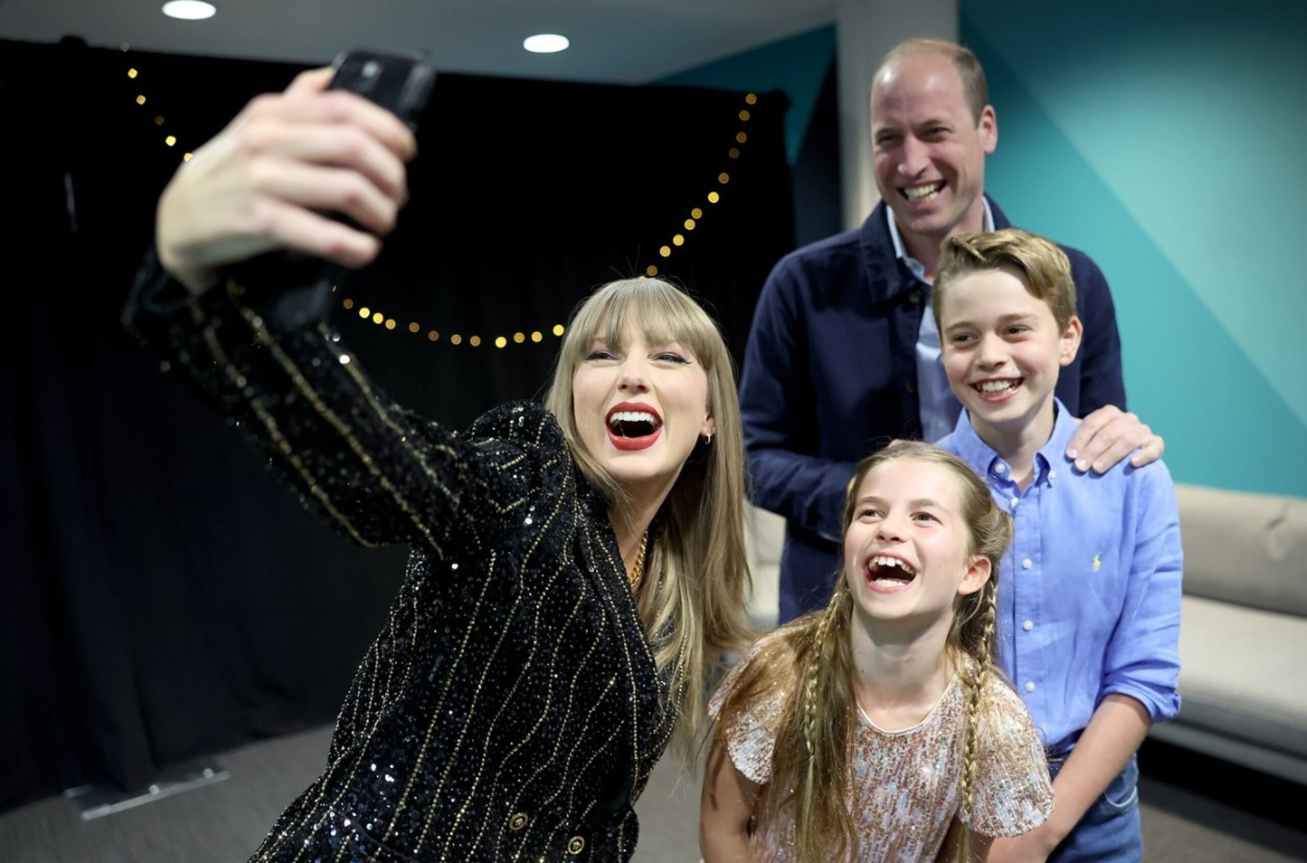 Taylor Swift capturó el momento junto al príncipe William y los pequeños Jorge y Carlota.