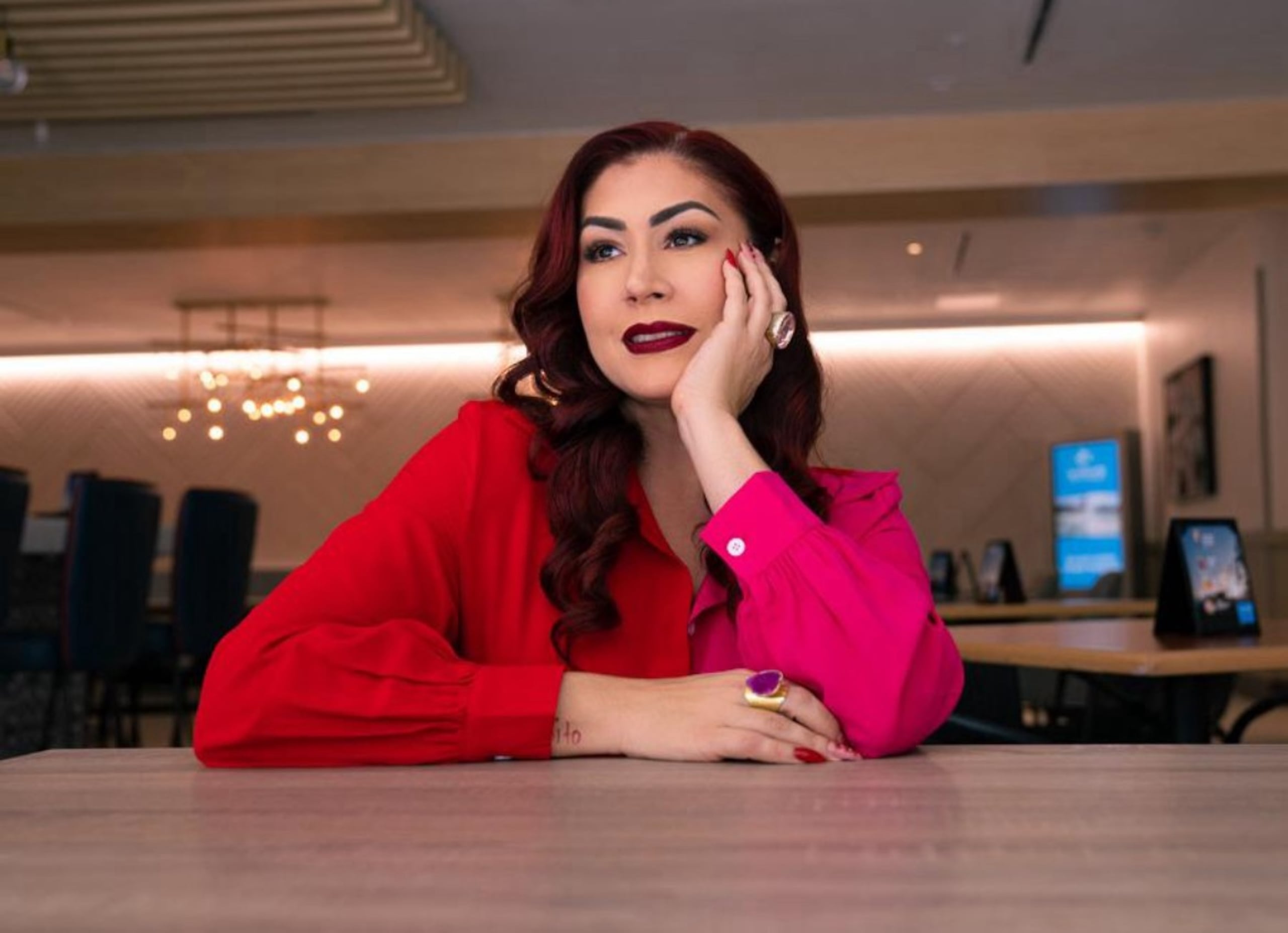 Daniela Droz hace el papel de "Chefa" en la comedia teatral.