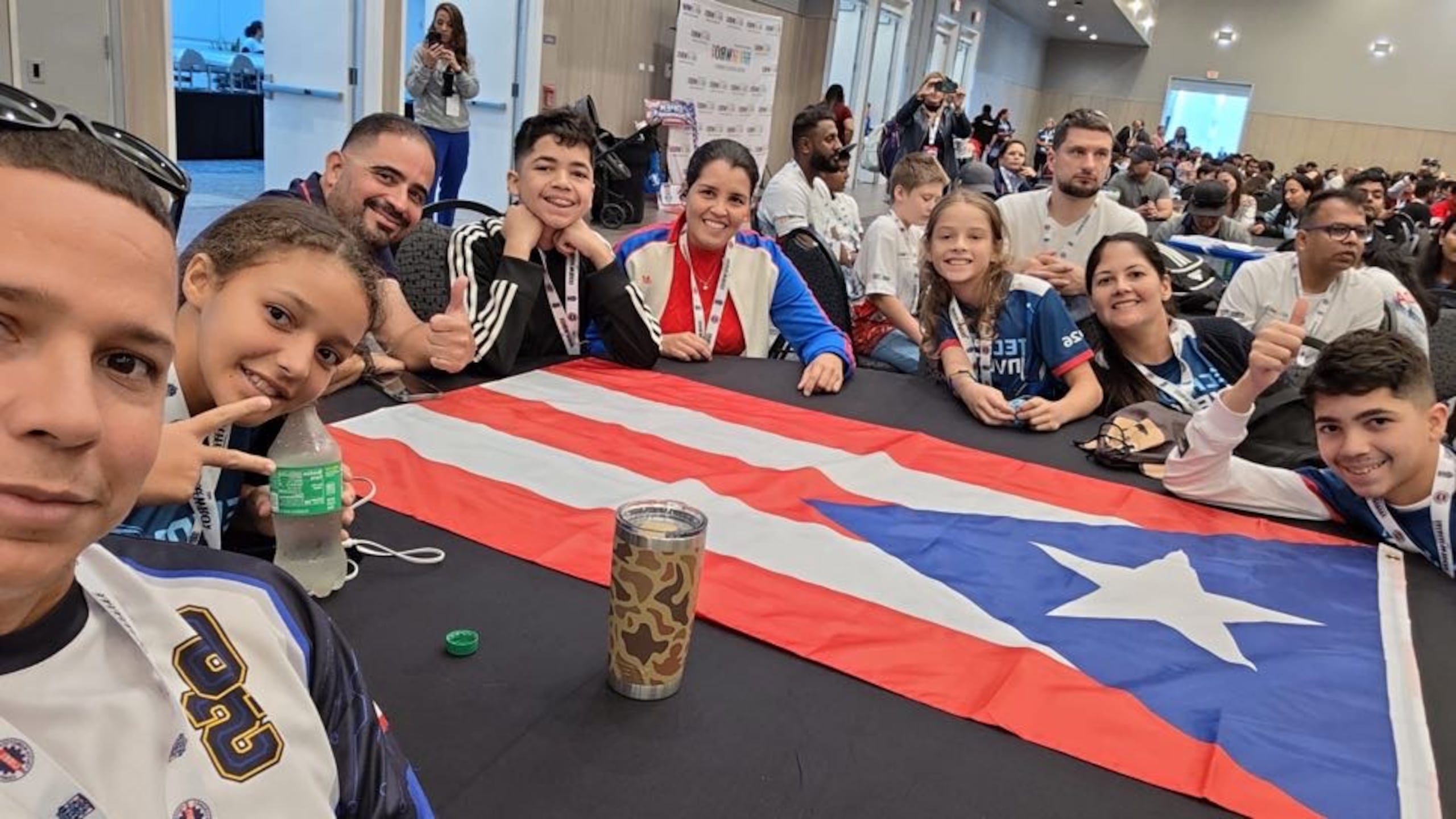 Delegación de Puerto Rico en la competencia internacional de robótica "Open Championship for the Americas 2026", celebrada en Ontario, California.