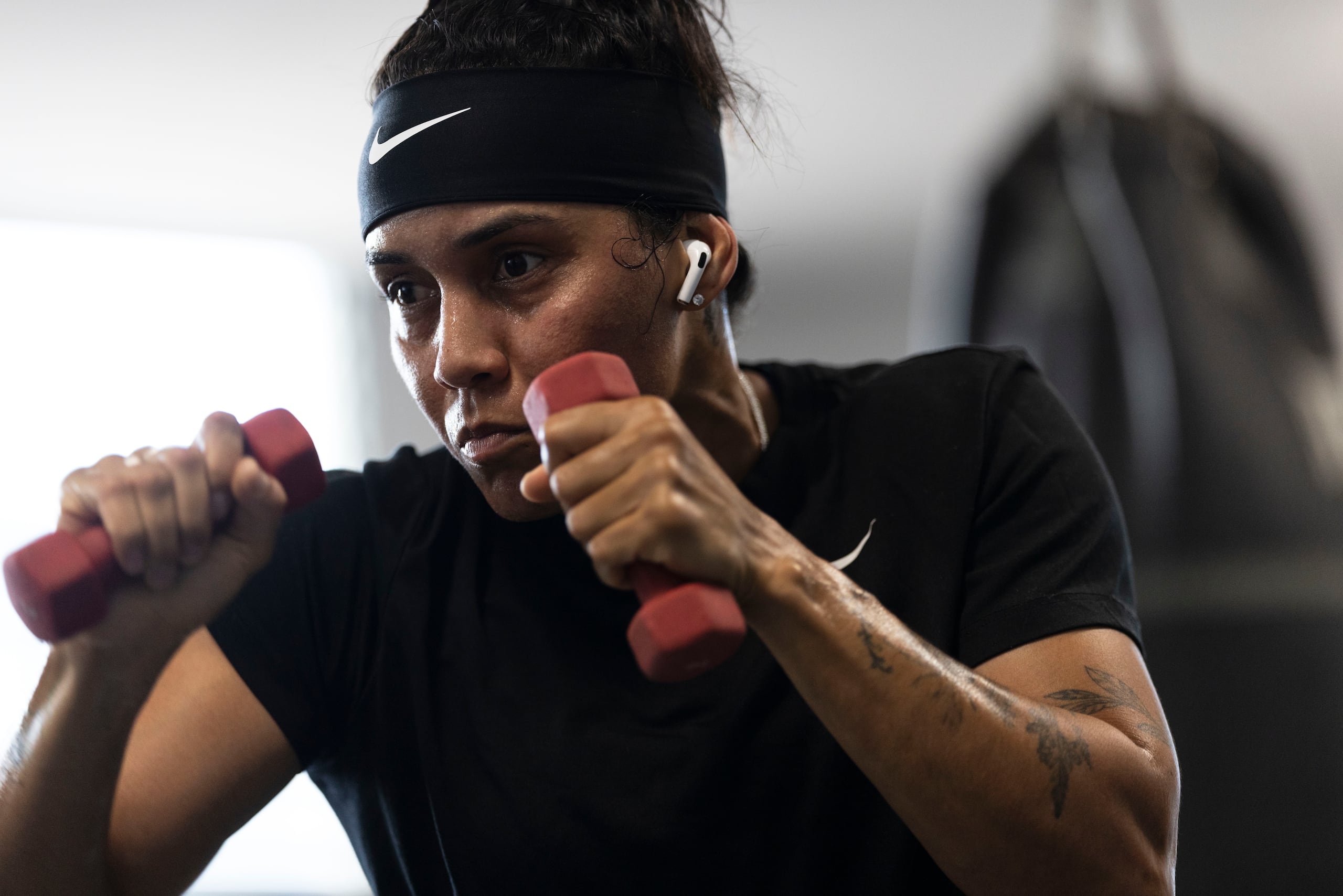 La púgil Ashleyann Lozada durante una sesión de entrenamiento.