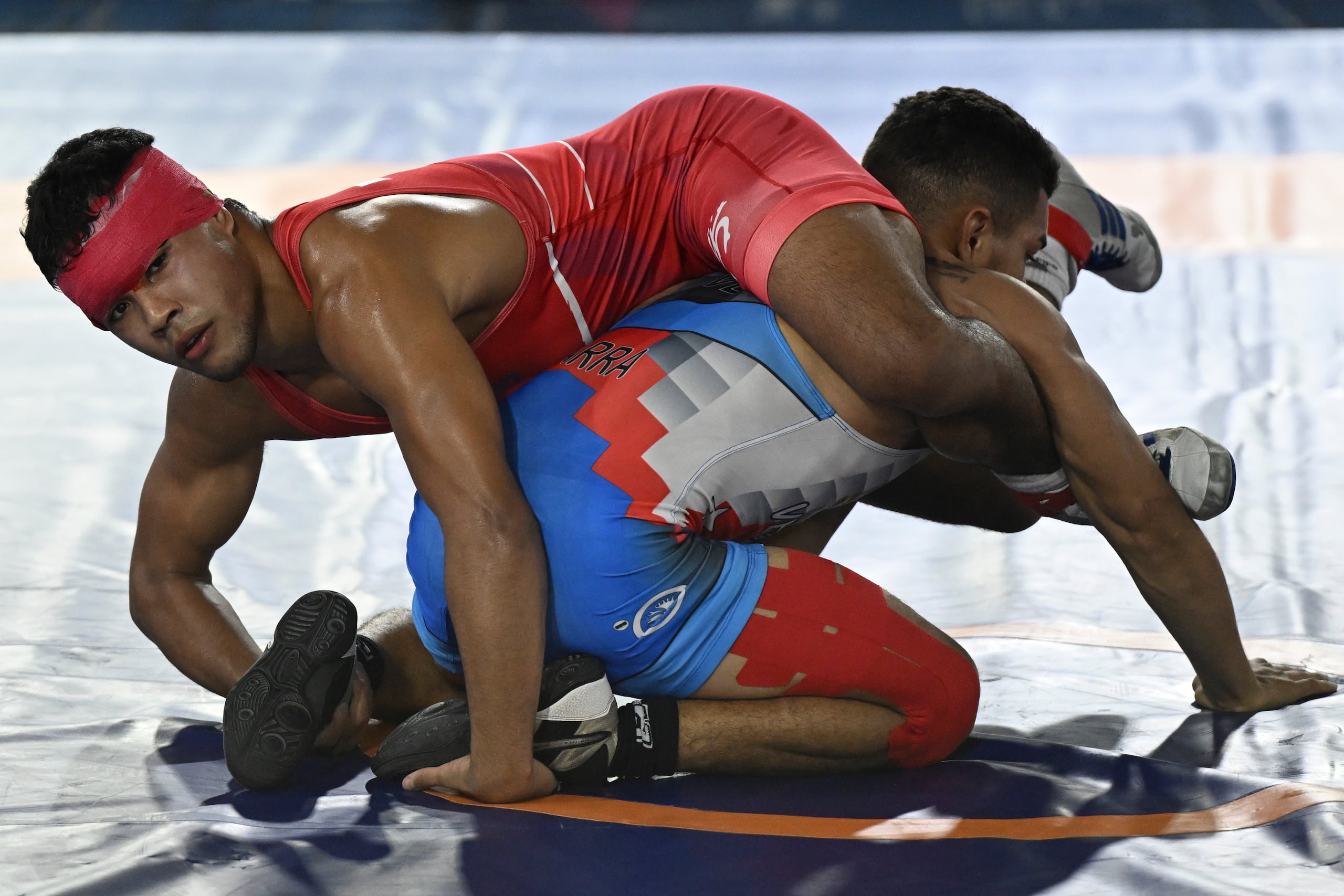 Jacob Morán ganó la primera medalla de bronce boricua de la jornada del sábado al vencer 3-2 al venezolano Víctor Parra.