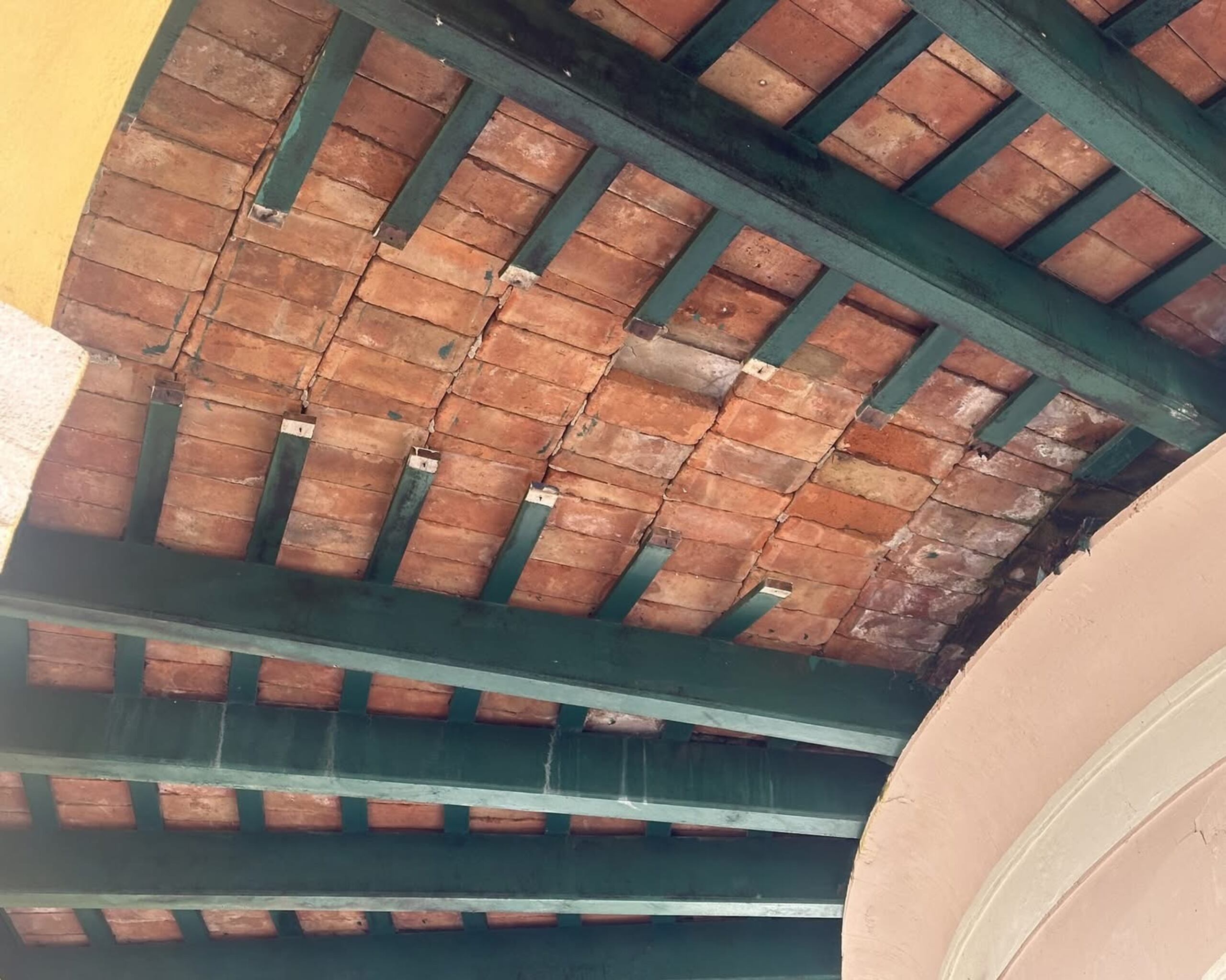 Deterioro de la capilla del Cementerio Santa María Magdalena de Pazzi