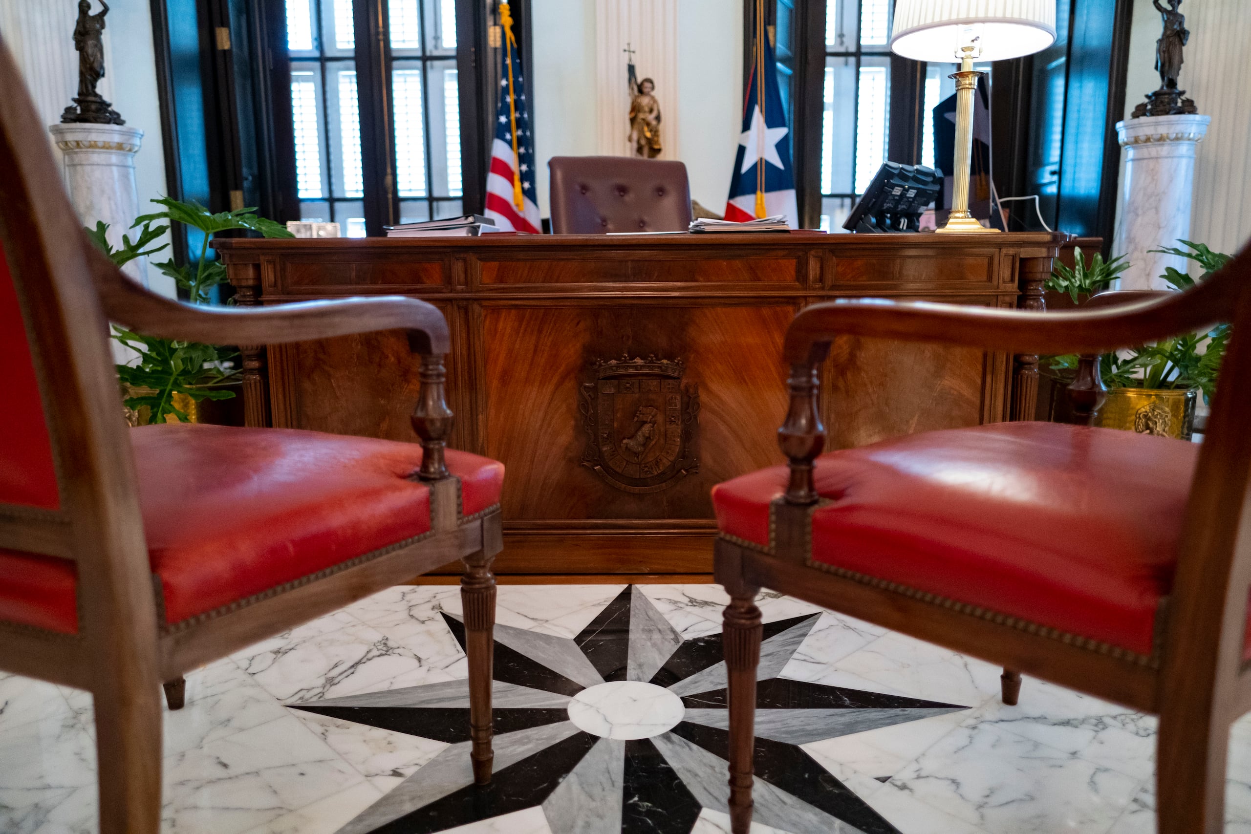 Las agencias continúan trabajando con los exjefes que siguen desempeñándose hasta que lleguen los nuevos líderes, quienes deberán pasar el cedazo del Senado.