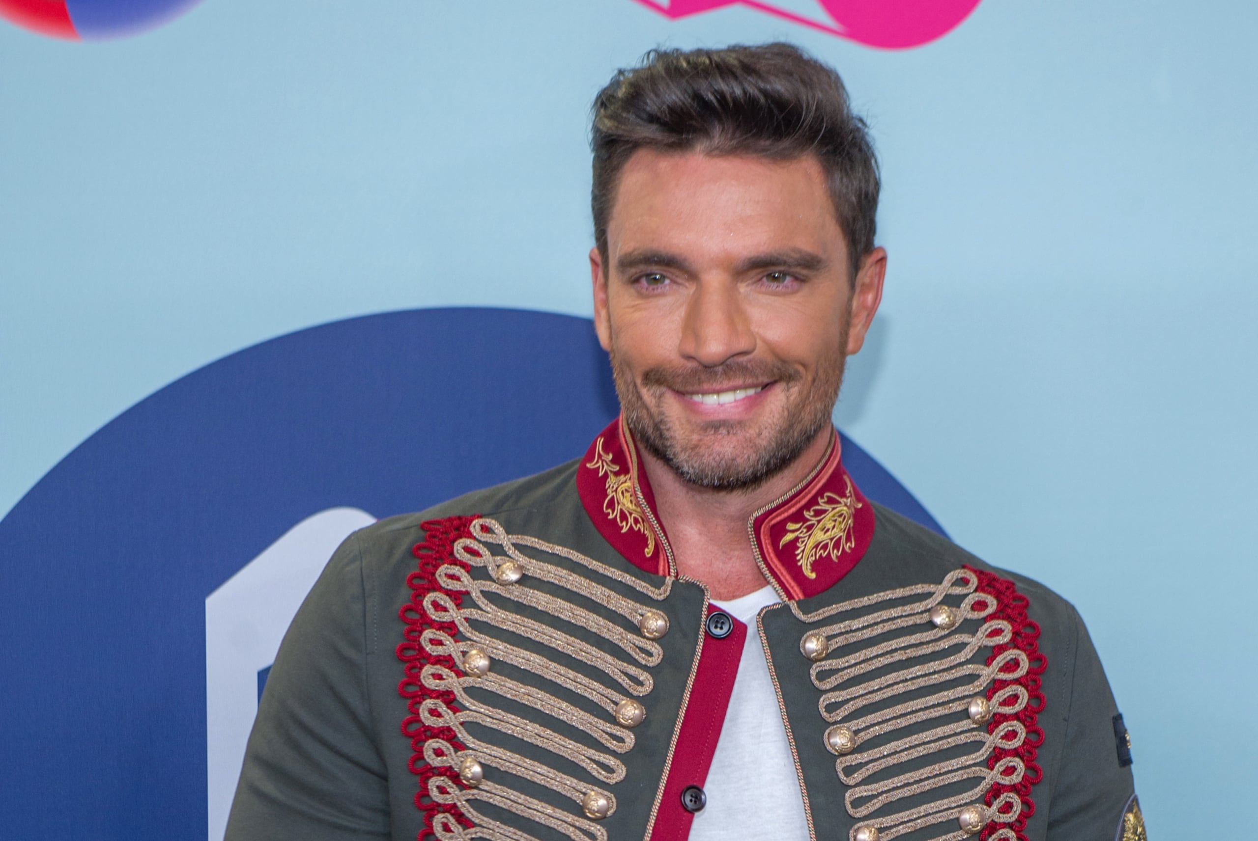 Julián Gil se convirtió en abuelo a sus 53 años.