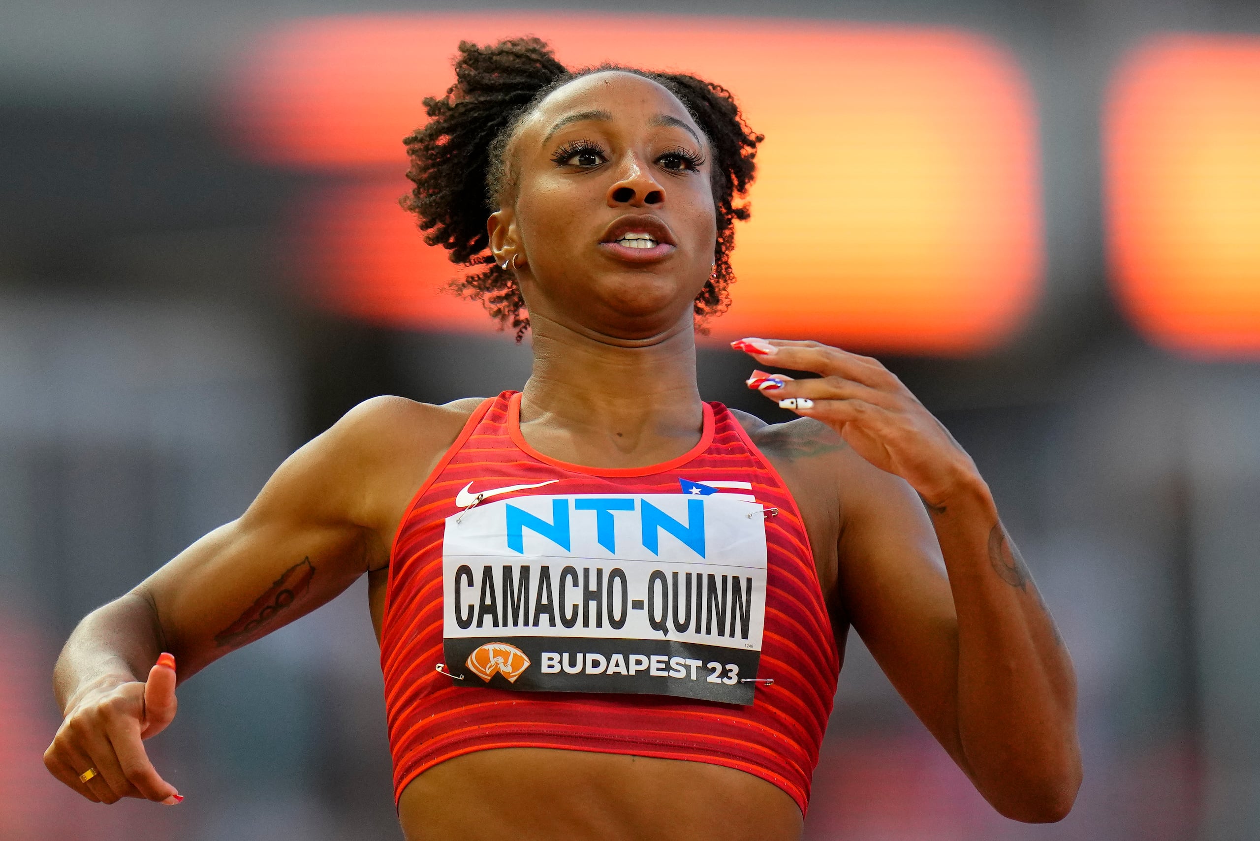 Jasmine Camacho Quinn no finalizó la carrera.