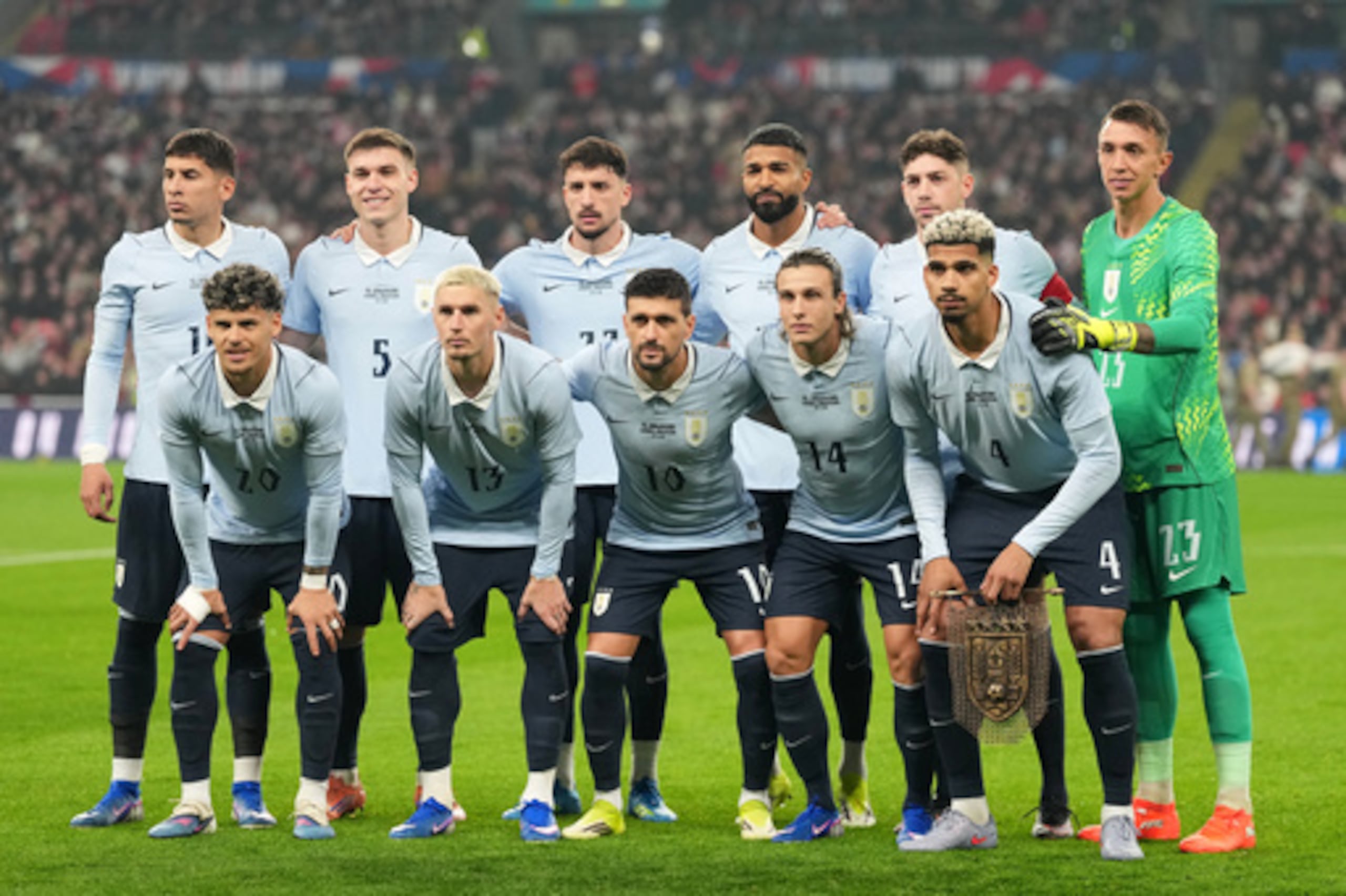 ARCHIVO - El once titular de Uruguay previo a un partido amistoso contra Inglaterra, el 27 de marzo de 2026, en Londres. (AP Foto/Alastair Grant)
