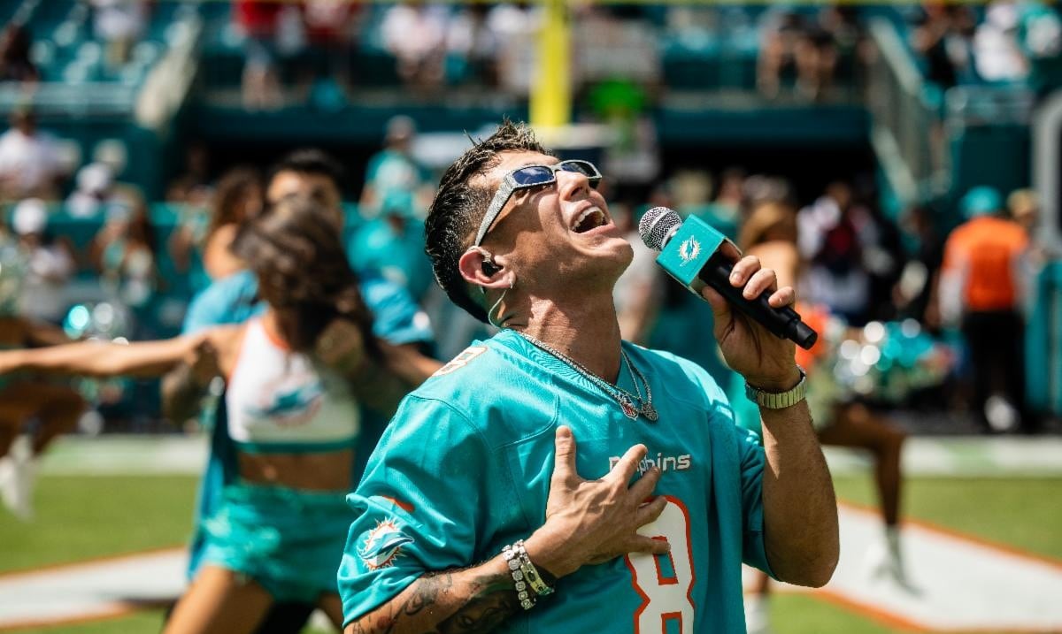 Lenny Tavárez Brings "Pa' Lo Bonito" to the NFL Stage at Miami Dolphins Season Opener