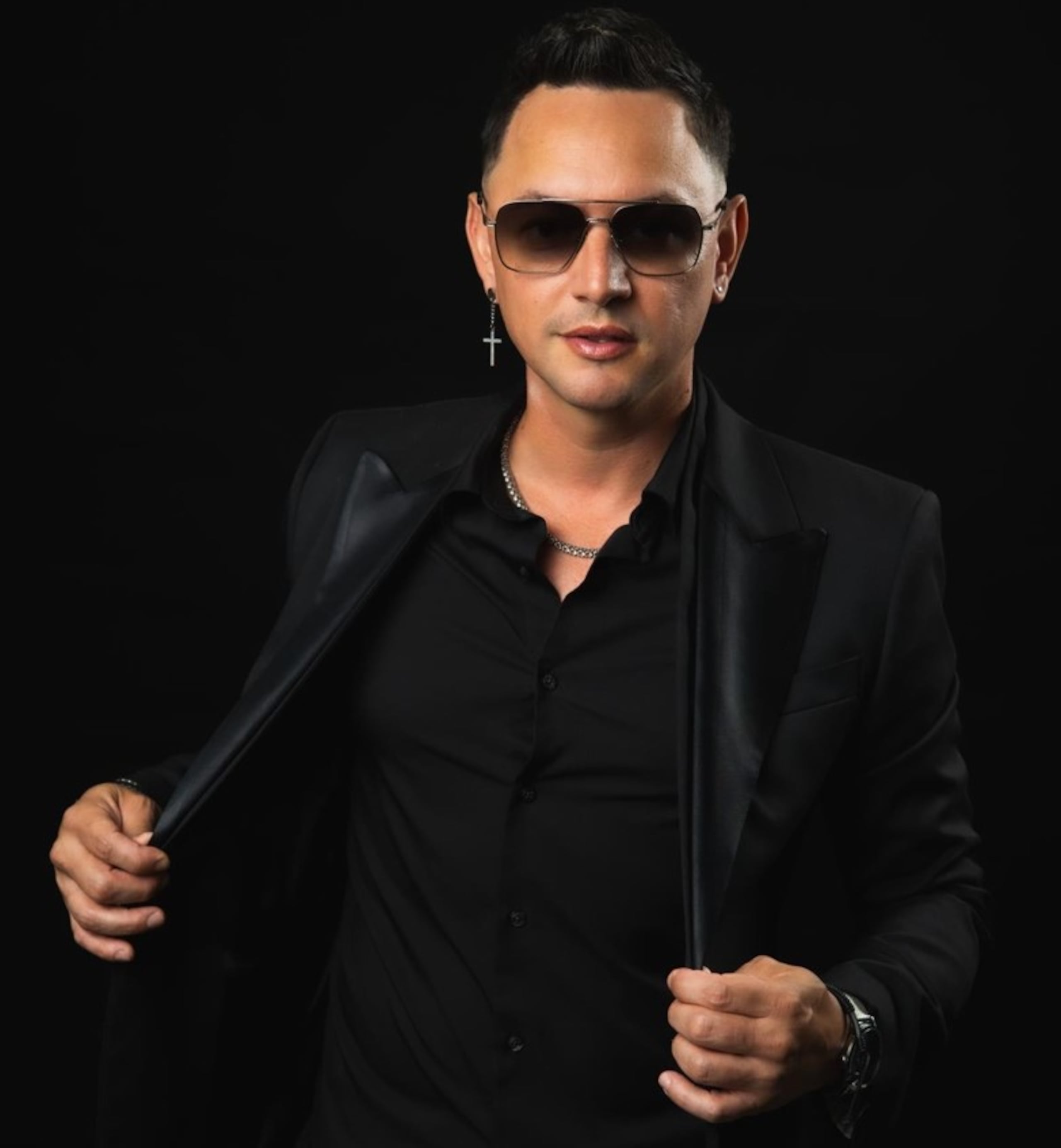 La producción discográfica cuenta con ocho temas, siete de éstos inéditos.