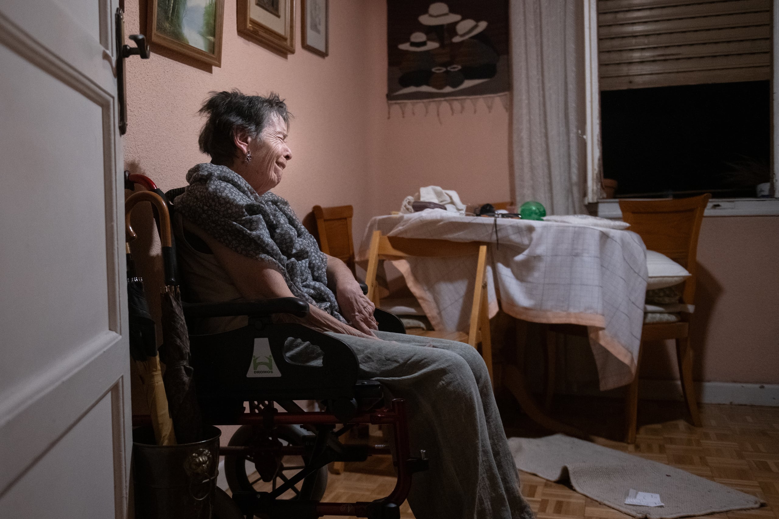 El padre de la mujer alquiló la vivenda en 1956 y al morir, Maricarmen lo habitó. Su renta subió de $570 a $1,880, una cantidad que no podía pagar con su pensión.