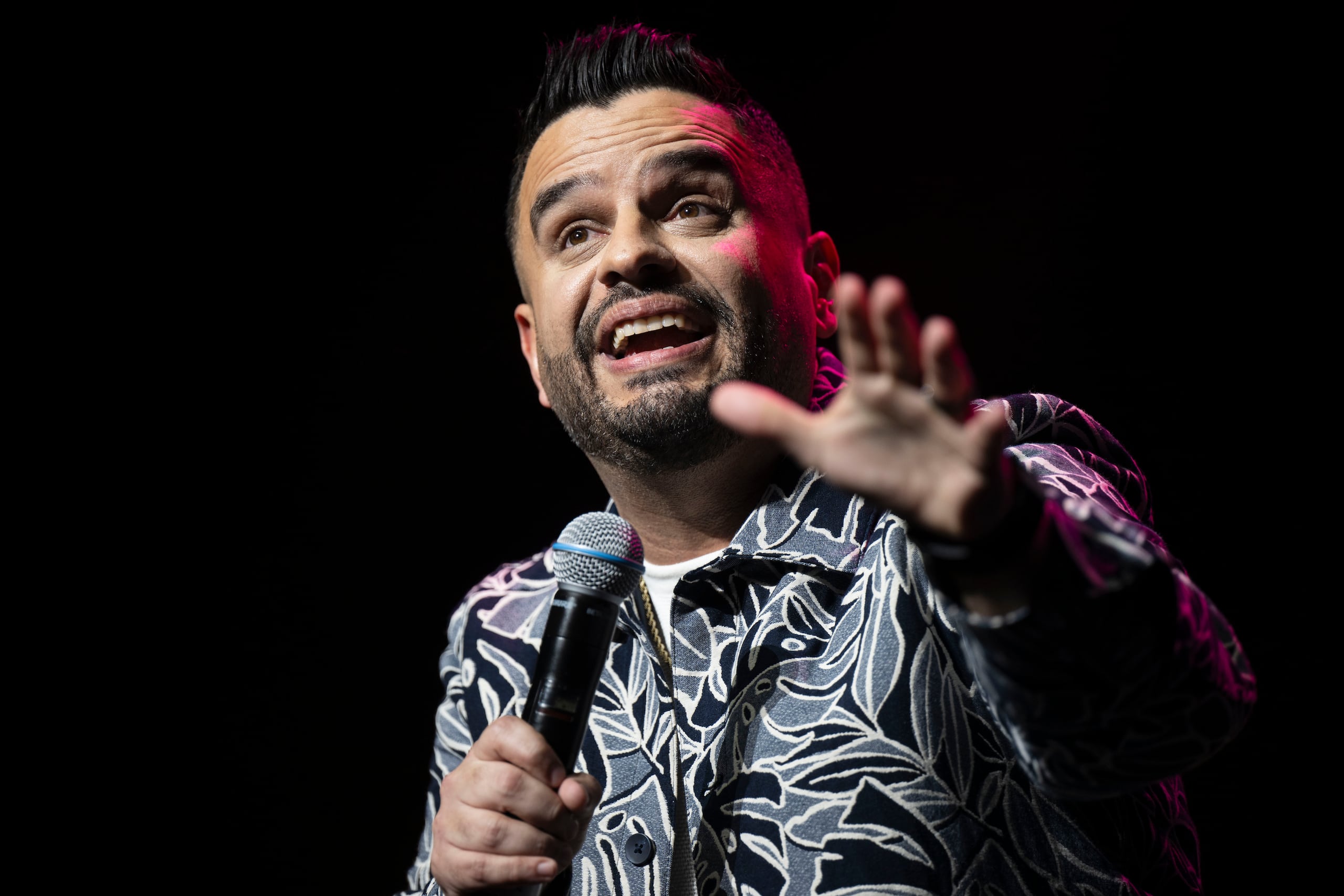 Josué Comedy llegará a distintas partes de la Isla para revelar por qué él mismo es un "papa fresita".