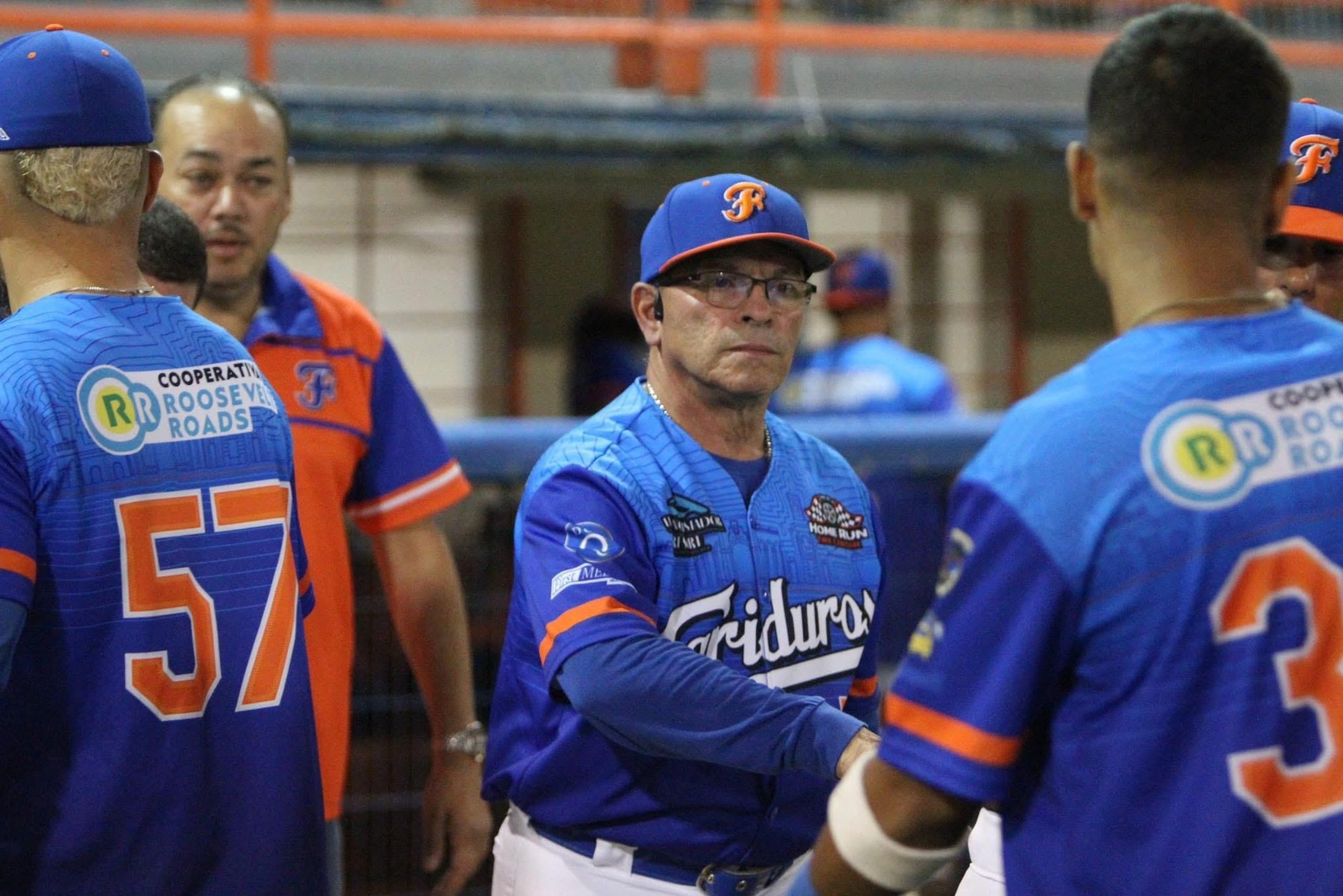 Roberto López dirige a los Cariduros.