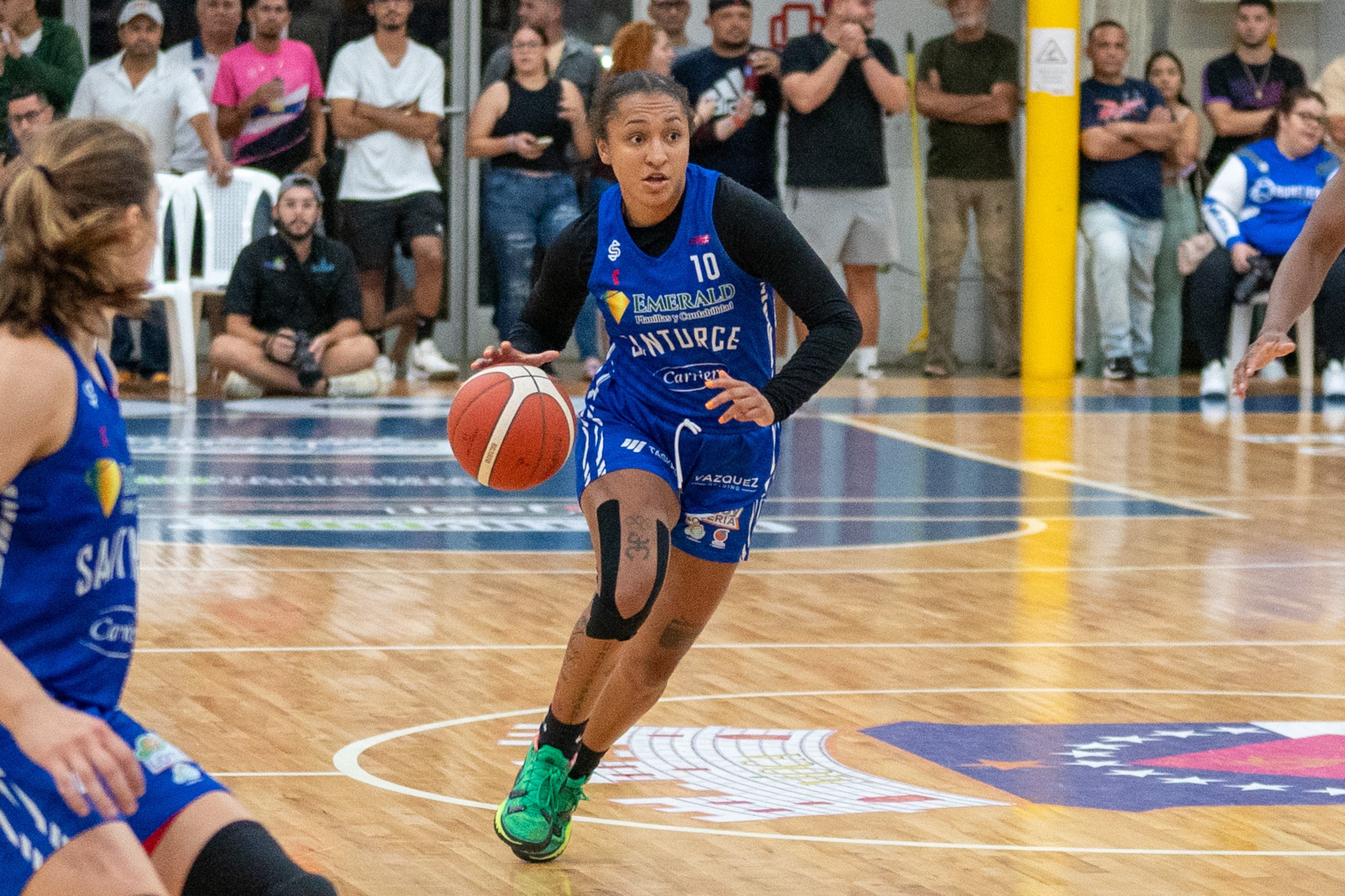 La escolta de las Cangrejeras de Santurce, Jada Stinson.