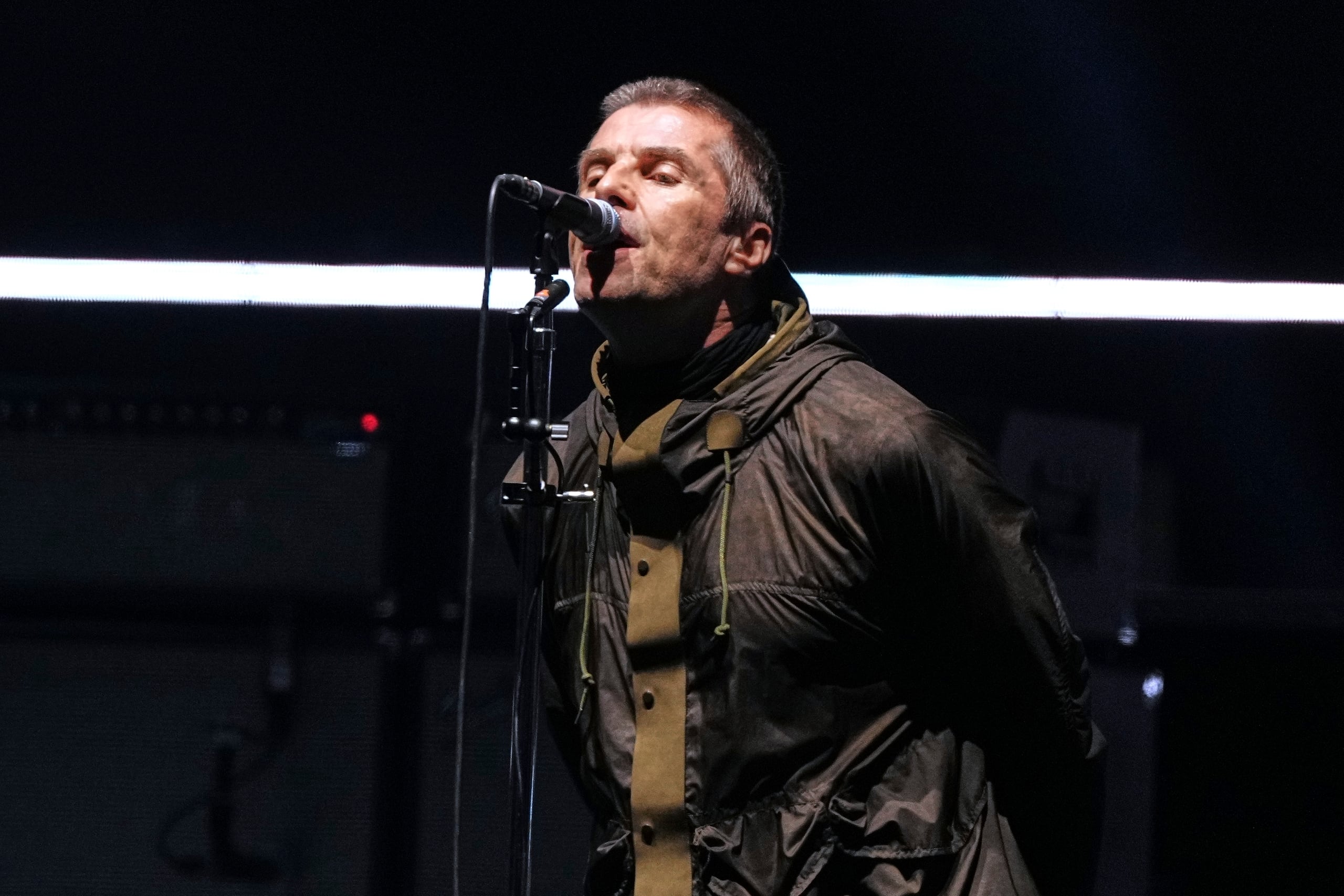 Liam Gallagher del grupo Oasis en el concierto el 4 de julio del 2025 en Cardiff. (Scott A Garfitt/Invision/AP)