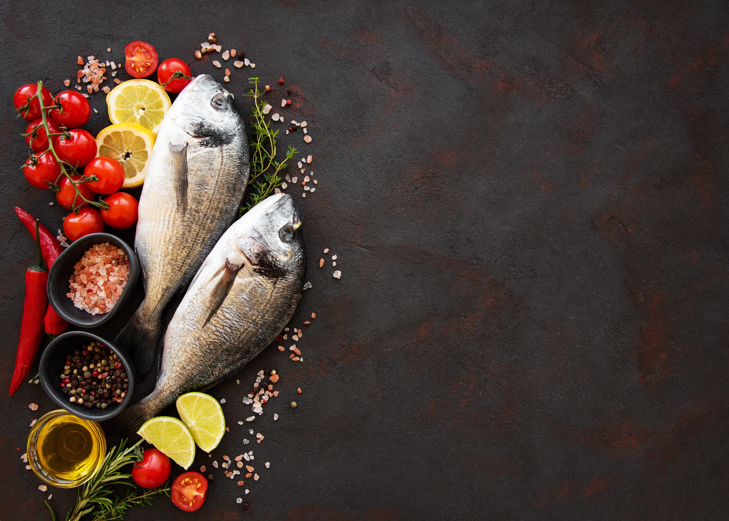 Los expertos han nombrado la dieta mediterránea y la dieta MIND como dos alternativas que ayudan a combatir esta propensión. Ambas están compuestas principalmente de legumbres, nueces, pescados, granos, aceite de oliva y productos orgánicos y están comprobadas como alternativas efectivas que ayudan a prevenir el deterioro cognitivo.