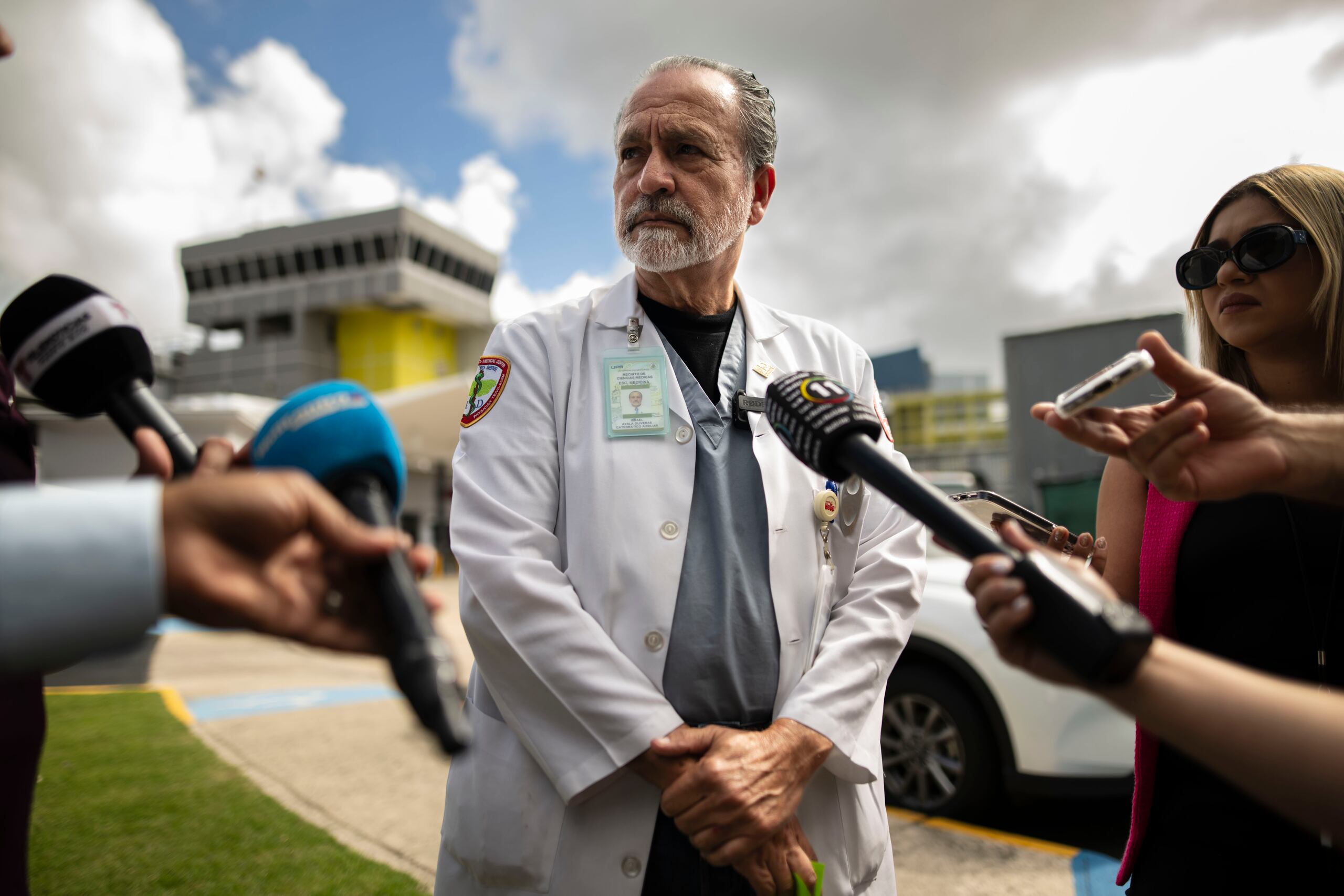 “Este año no ha sido muy diferente a otros. Sin embargo, el año pasado tuvimos menos heridas de bala. Este año ha habido más heridas de bala”, afirmó el doctor, aunque celebró que, “agraciadamente no hemos tenido pérdidas de vida ya en varios años por balas al aire”.