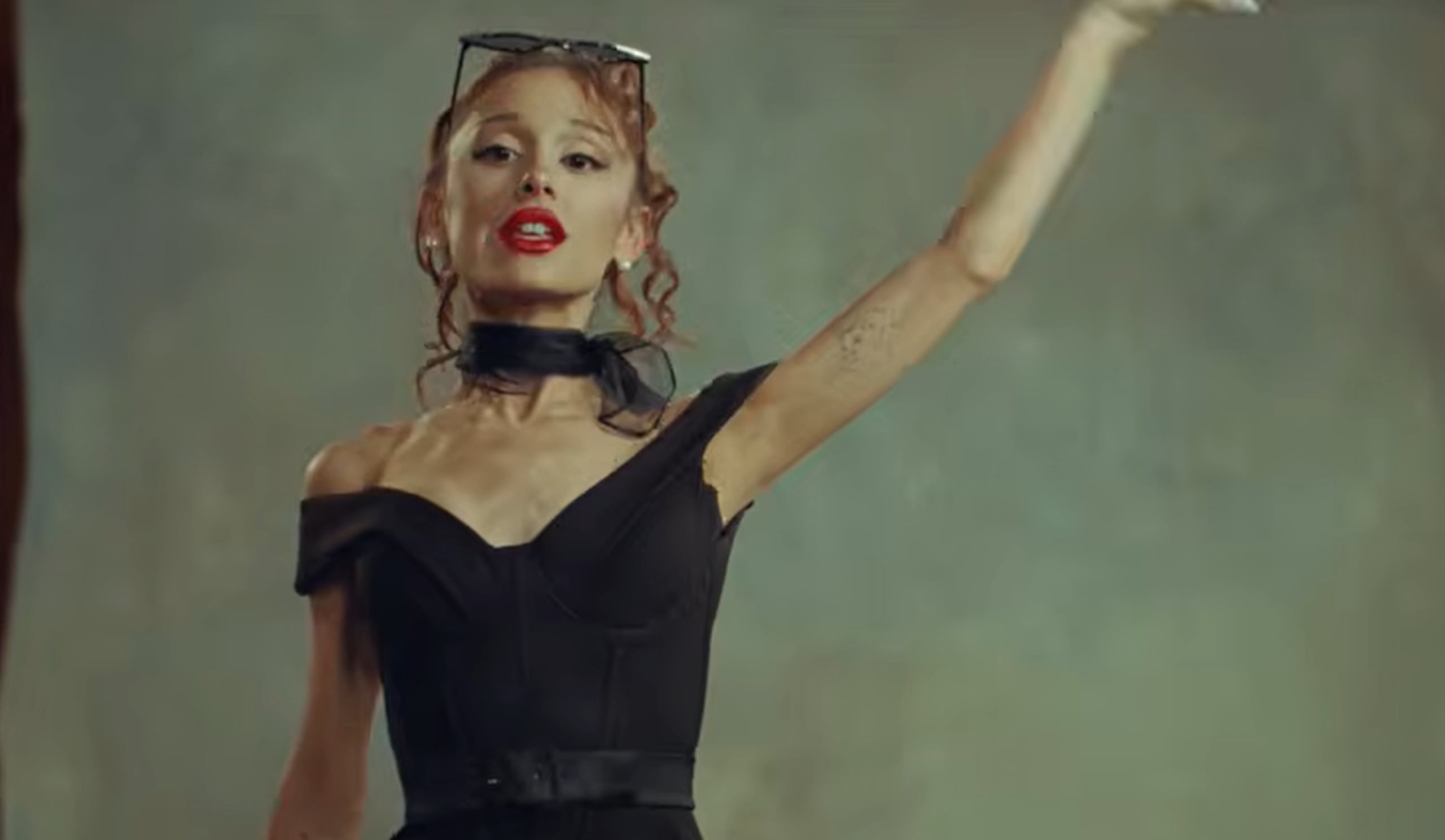 La reciente ruptura de Ariana Grande con su coprotagonista de “Wicked”, Ethan Slater, la gira “Eternal Sunshine” y el lanzamiento la semana pasada de su álbum “Petal” han alimentado una ola de especulaciones en internet sobre su salud y apariencia.