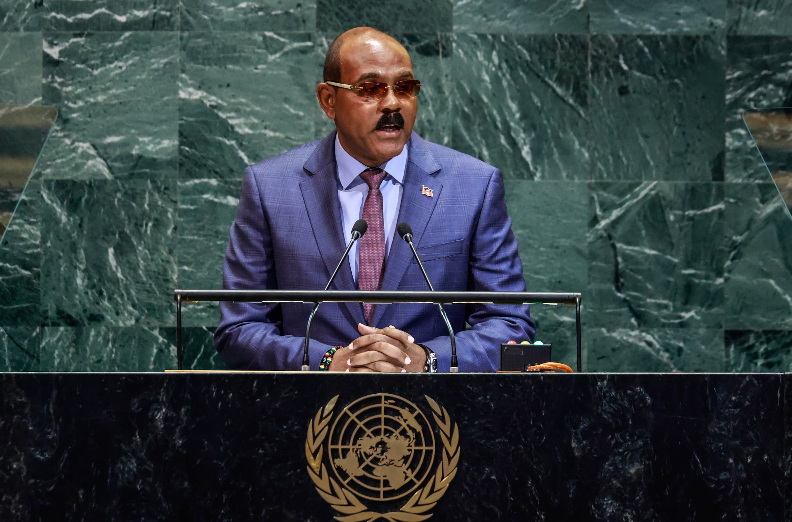 Fotografía de archivo de Gaston Alphonso Browne, primer ministro de Antiguay Barbuda. EFE/KENA BETANCUR