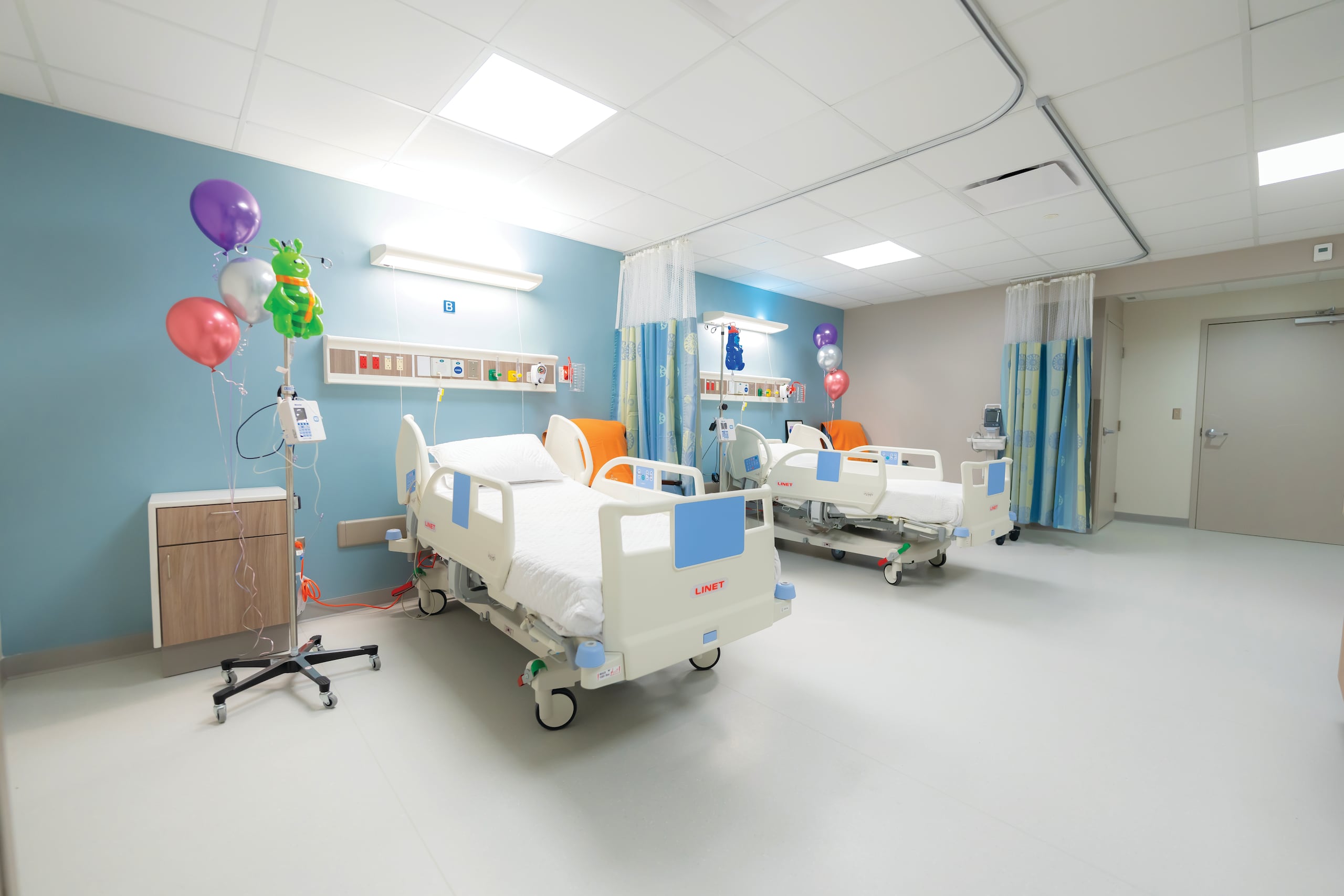 El hospital cuenta con la infraestructura y el equipo clínico de Hope Wonders, su unidad de oncología pediátrica, diseñada específicamente para atender a pacientes inmunocomprometidos bajo estrictos estándares de seguridad.
