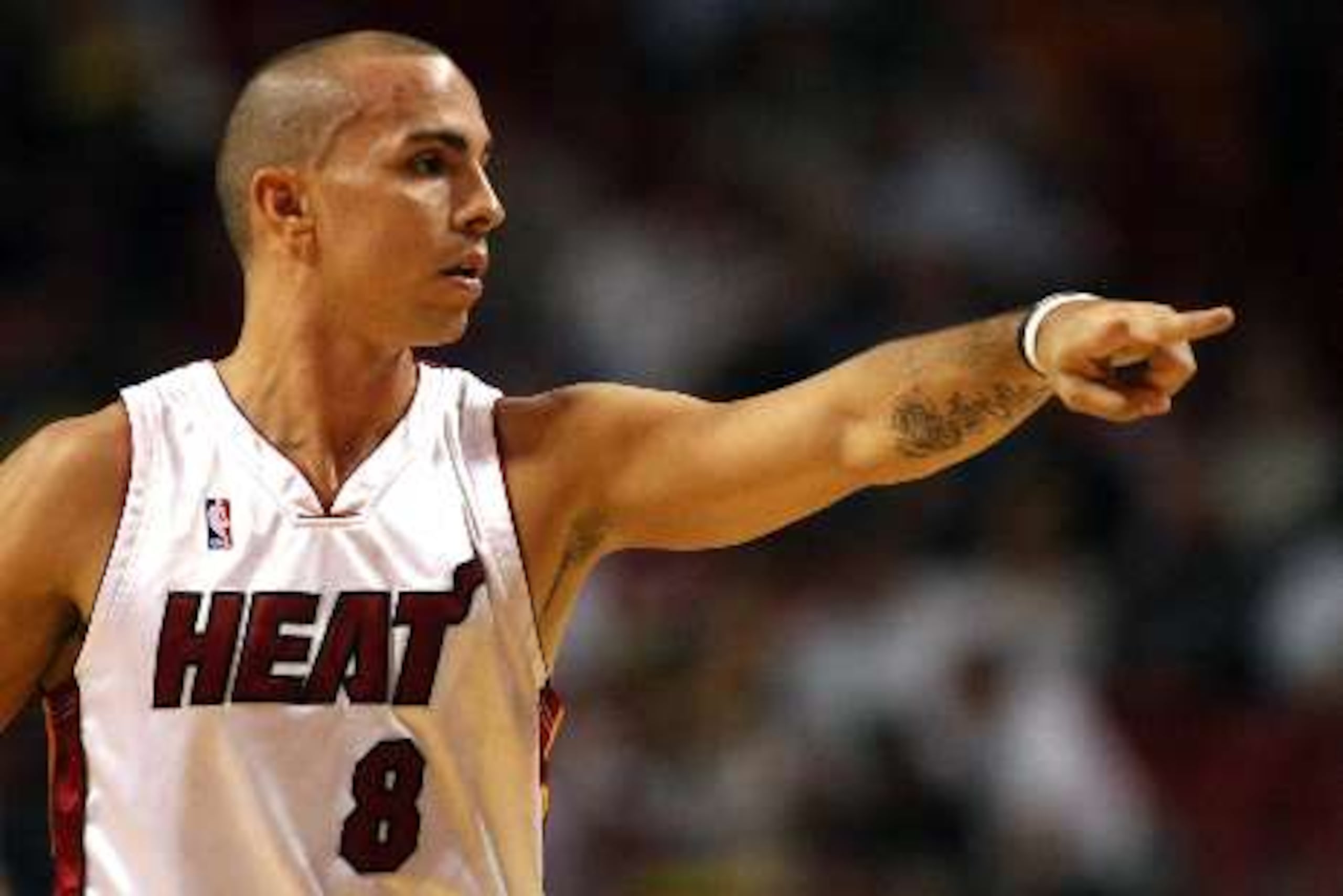 ¿cuál será su destino? Luego de ser dejado en libertad por los Heat de Miami, aún no se conoce el futuro inmediato del armador boricua Carlos Arroyo en el baloncesto profesional. <font color="yellow">(Primera Hora / Archivo / Juan Luis Martínez)</font>