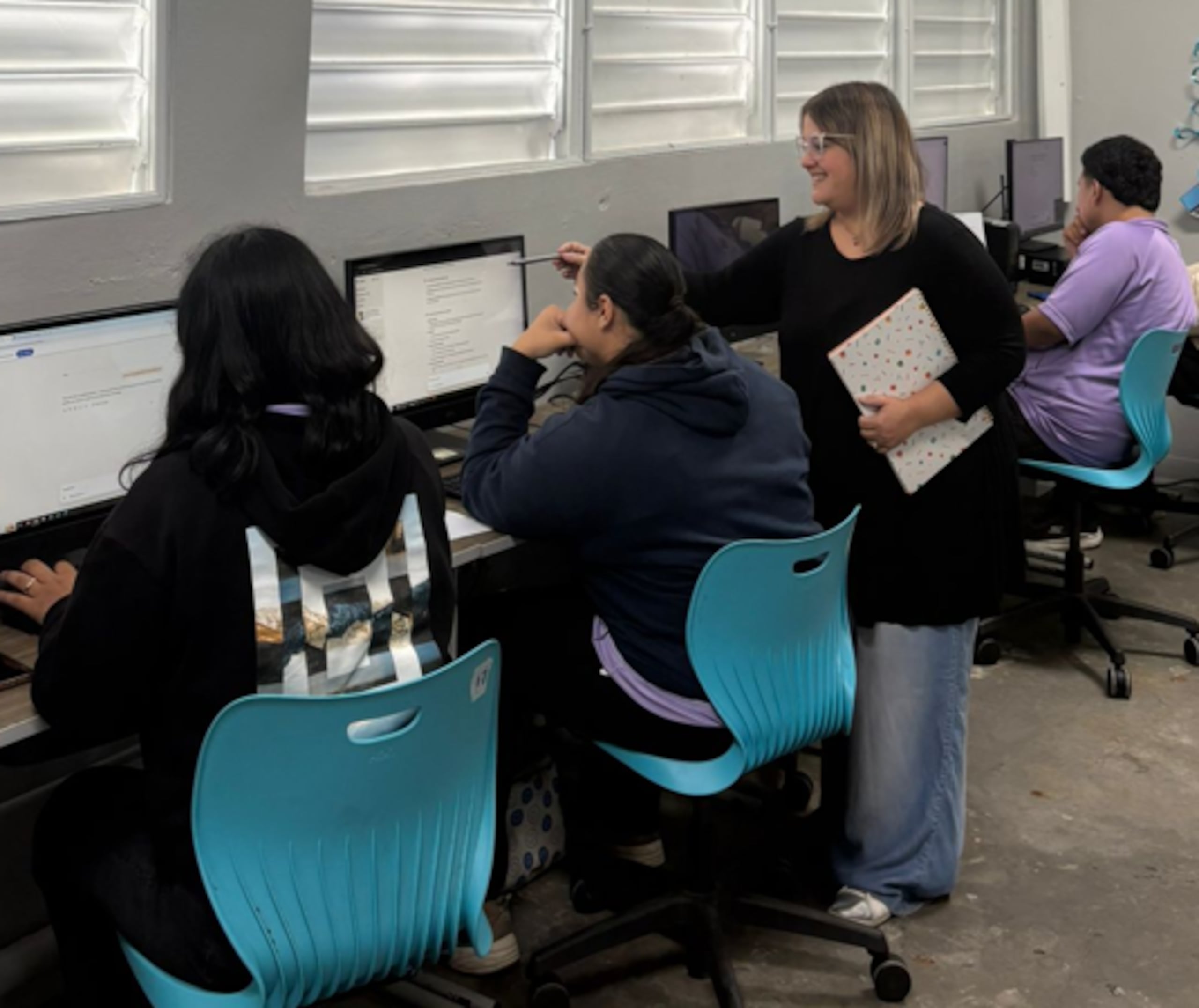 El Departamento de Educación ha provisto a los maestros de la herramienta Microsoft 365 Copilot.