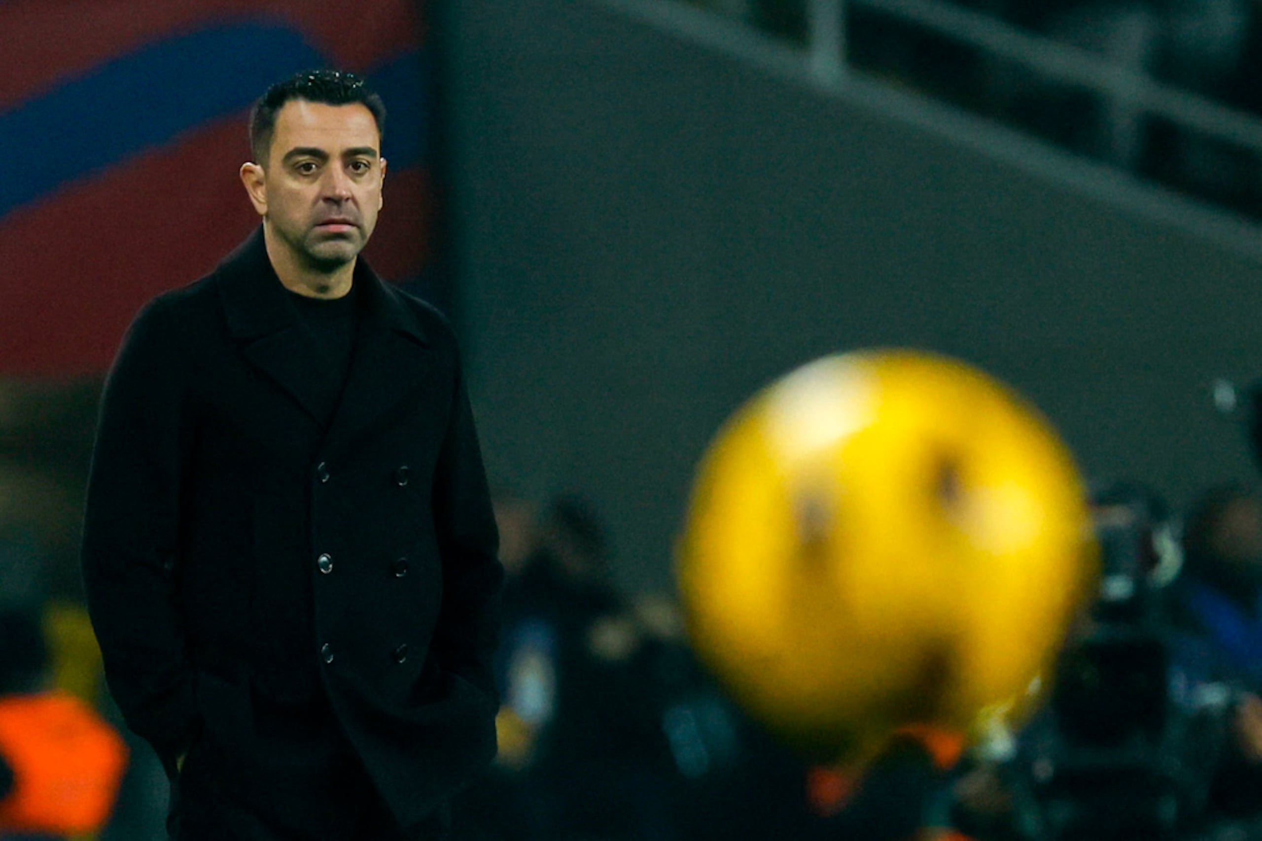 El entrenador del Barcelona Xavi Hernandez reacciona durante el encuentro de la liga española ante el Villarreal.