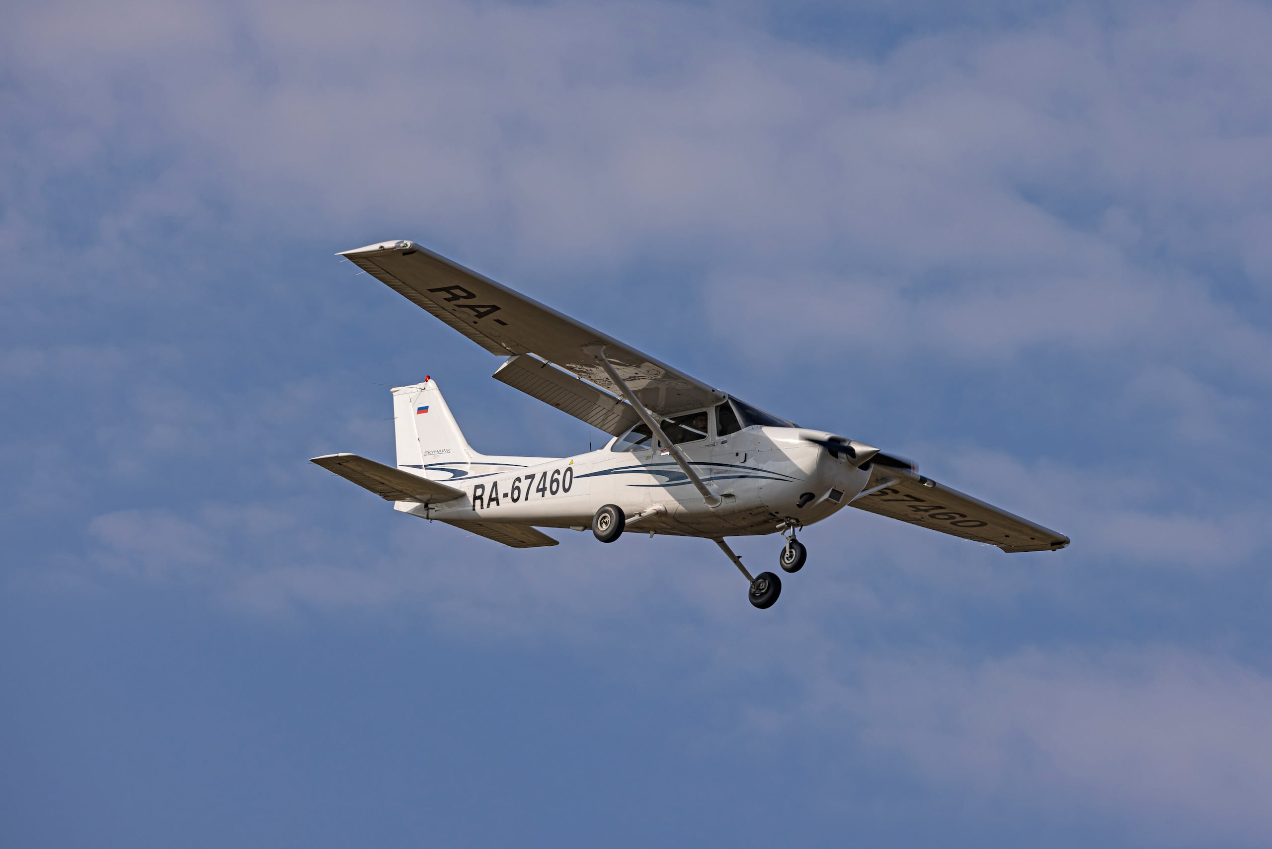 La aeronave comenzó a volar de forma errática y la principal preocupación de las autoridades, que movilizaron un helicóptero para seguirla, era que se quedara sin combustible, que aterrizara en un lugar donde no pudieran interceptar al atacante o en el mar.