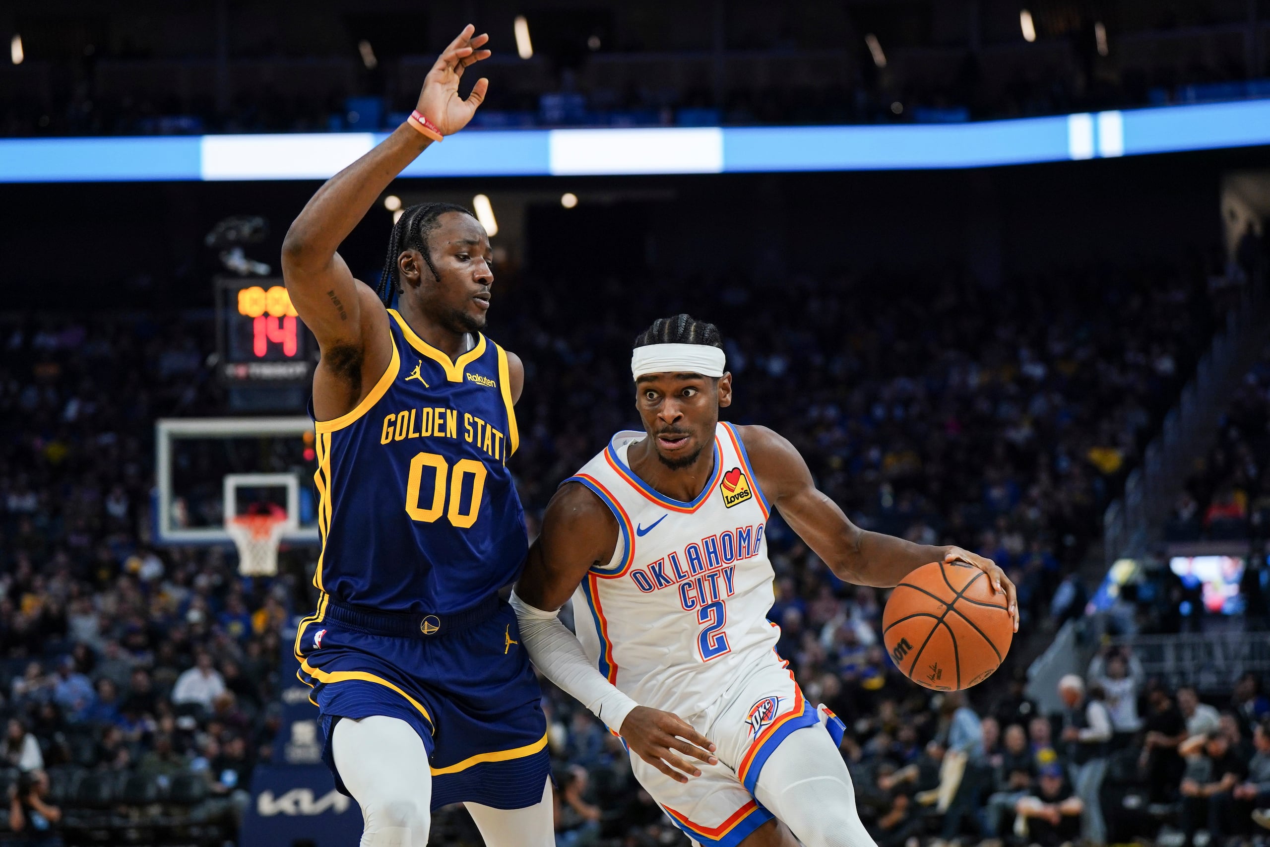 Shai Gilgeous-Alexander, del Thunder de Oklahoma City, terminó el partido frente a los Warriors de Golden State con 24 puntos y siete asistencias.