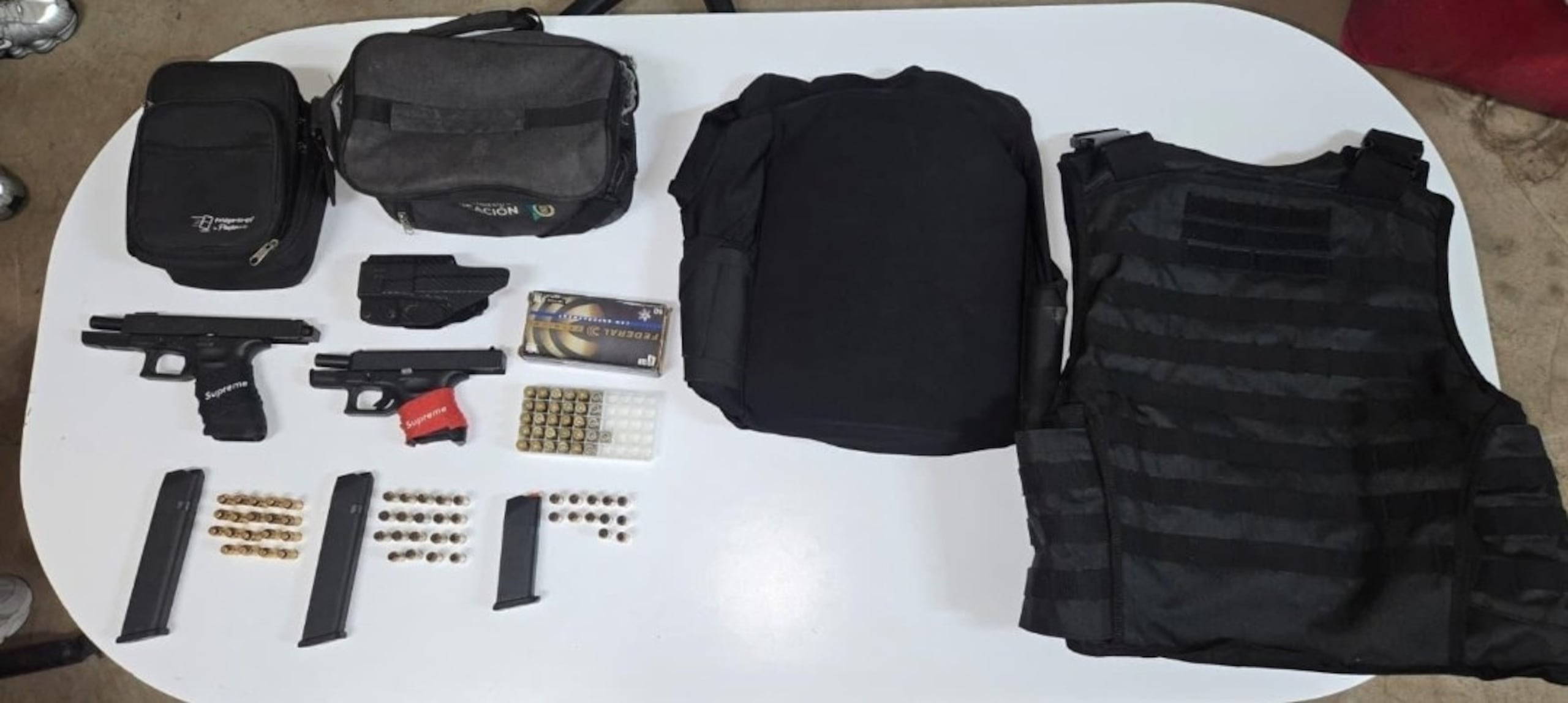 Armas ilegales, cargadores, balas y un chaleco antibalas ocupados dentro de un automóvil con gravamen de desaparecido en la barriada Rosario en Ciales.