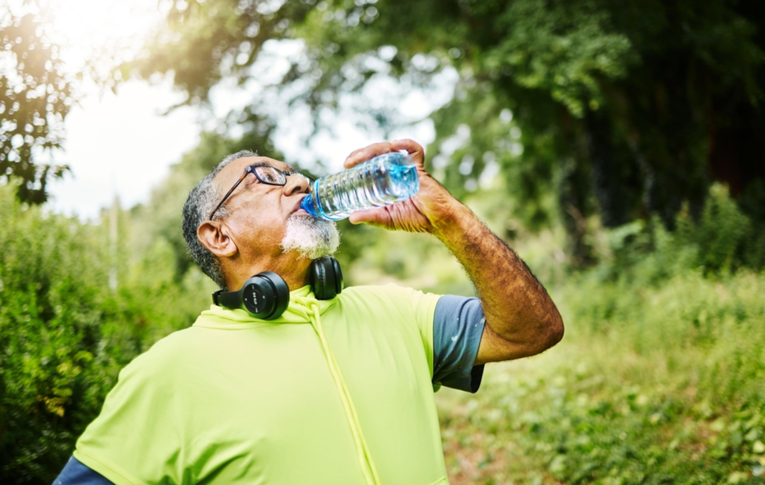 Los adultos mayores, niños, mascotas, personas con enfermedades o sobrepeso son las poblaciones más afectadas por el calor extremo debido a su dificultad para regular la temperatura corporal.