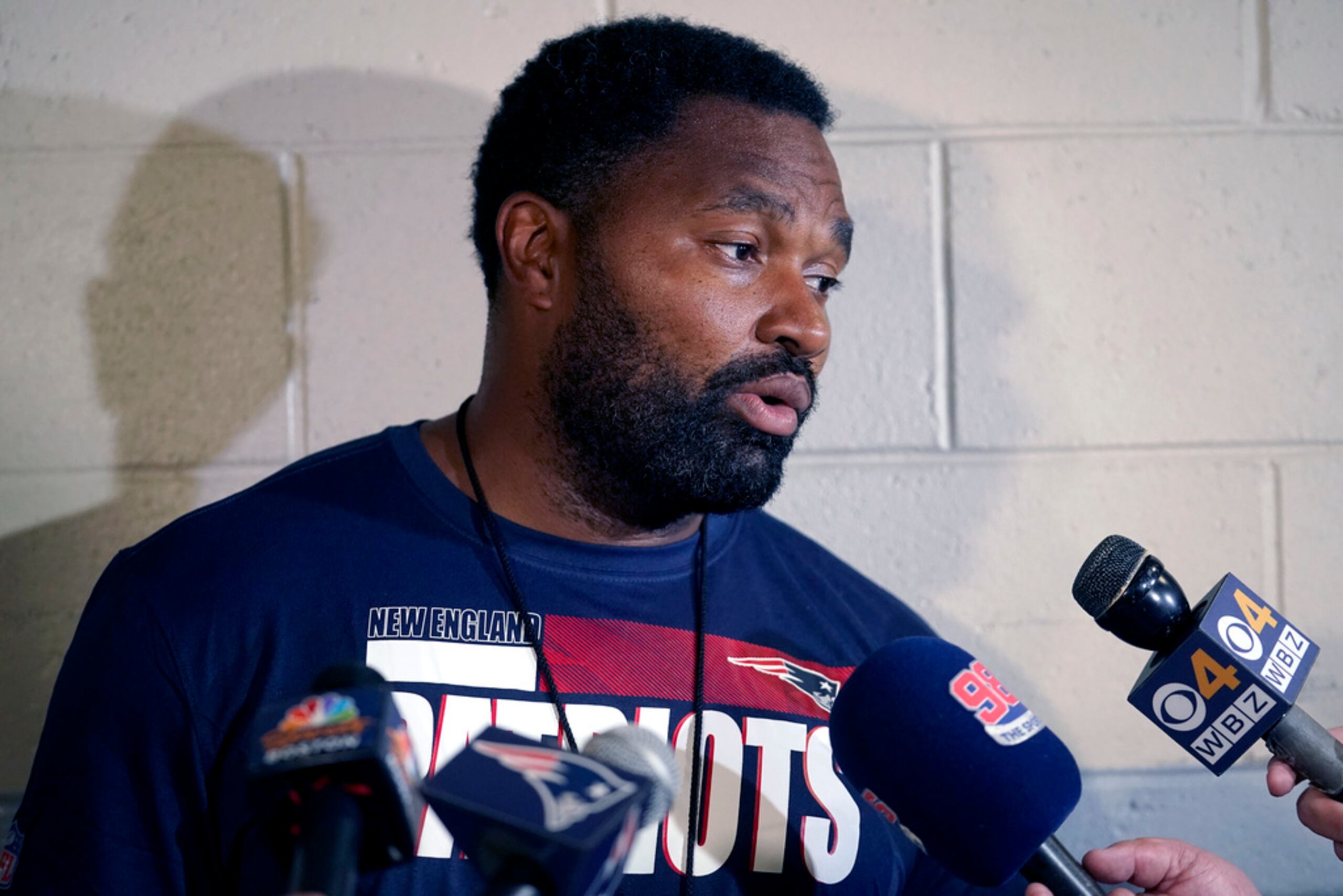 Jerod Mayo será el primer dirigente negro en la historia de la franquicia.