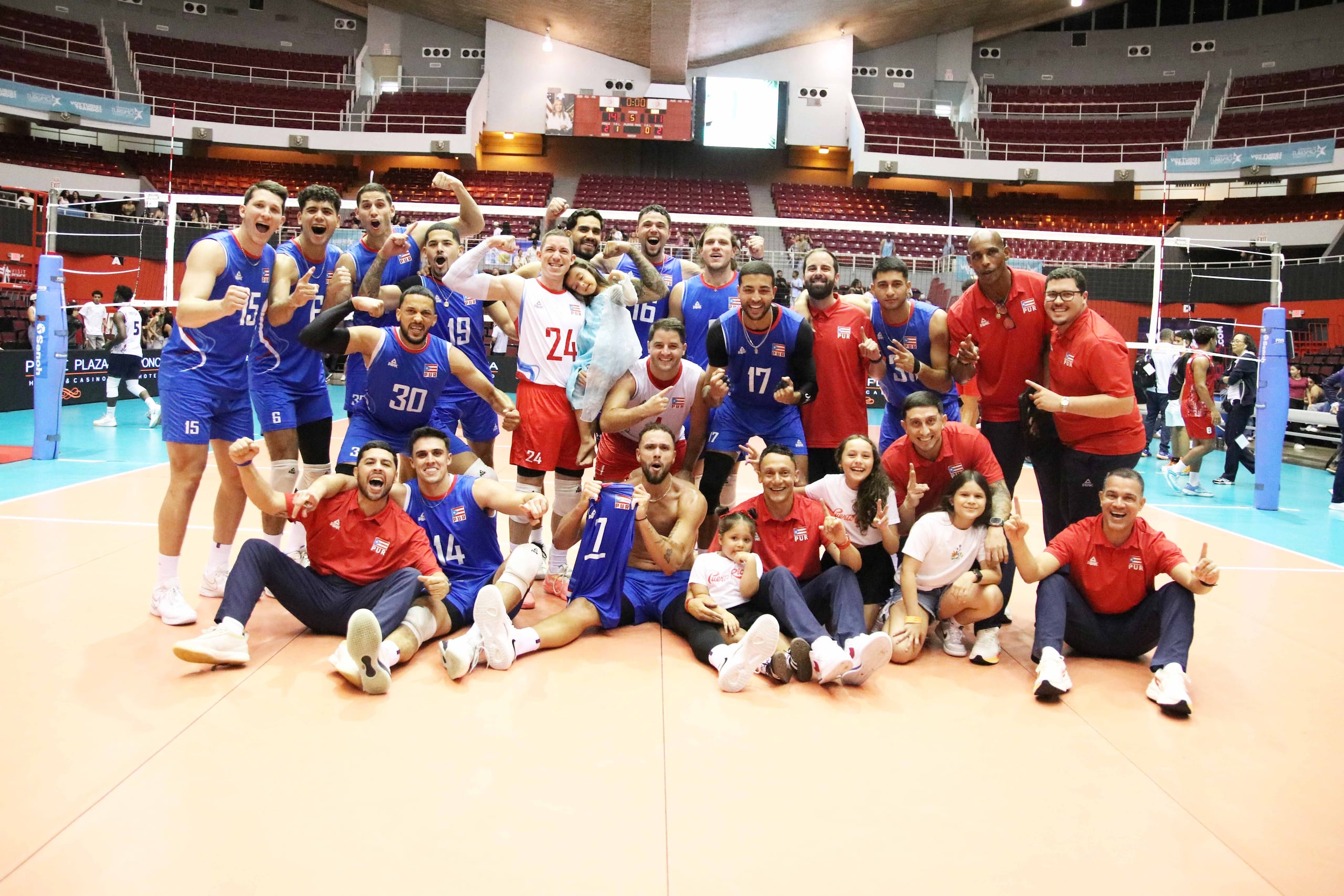 La Selección Nacional de voleibol masculino celebra su pase a la final del Norceca Final Six.