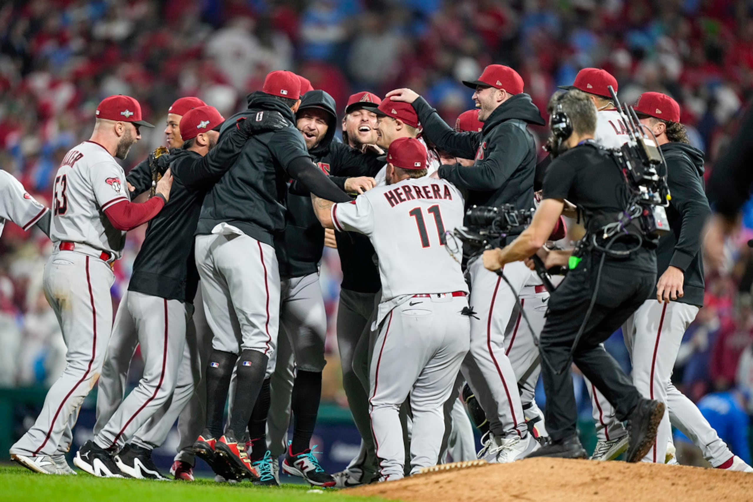 Los Diamondbacks ganaron los juegos 6 y 7 en Filadelfia, para eliminar a los campeones defensores de la Liga Nacional, los Phillies de Filadelfia.
