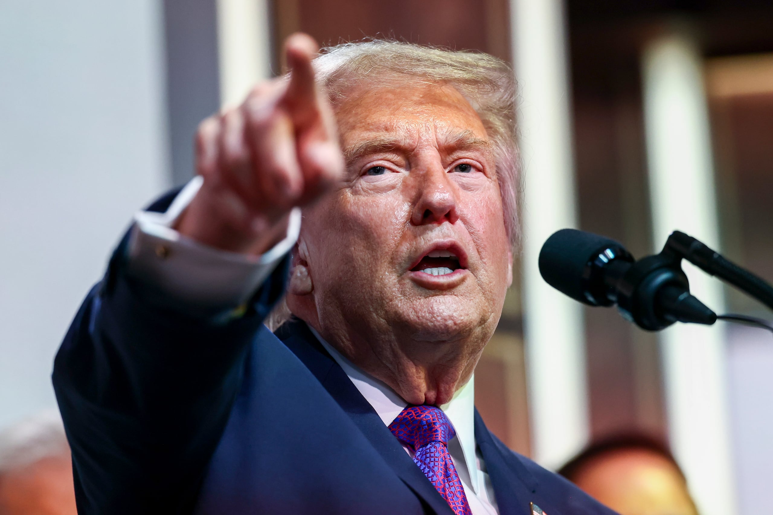 A finales de abril, los esfuerzos demócratas en torno a limitar las acciones de Trump en Oriente Medio se vieron truncados cuando el alto el fuego fue prolongado.