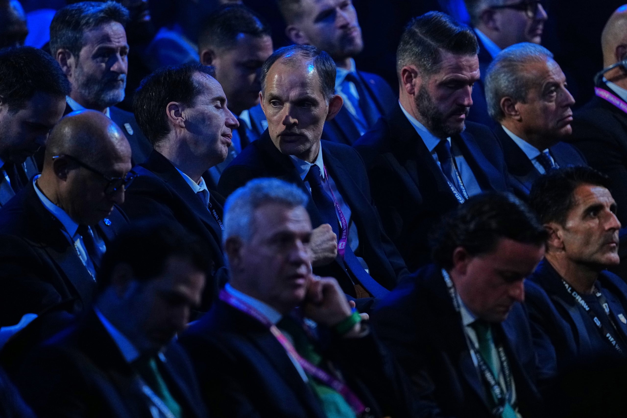 Thomas Tuchel, arriba en el centro, es el entrenador de Inglaterra y estuvo presente en el Sorteo de la Copa del Mundo en el Centro Kennedy.